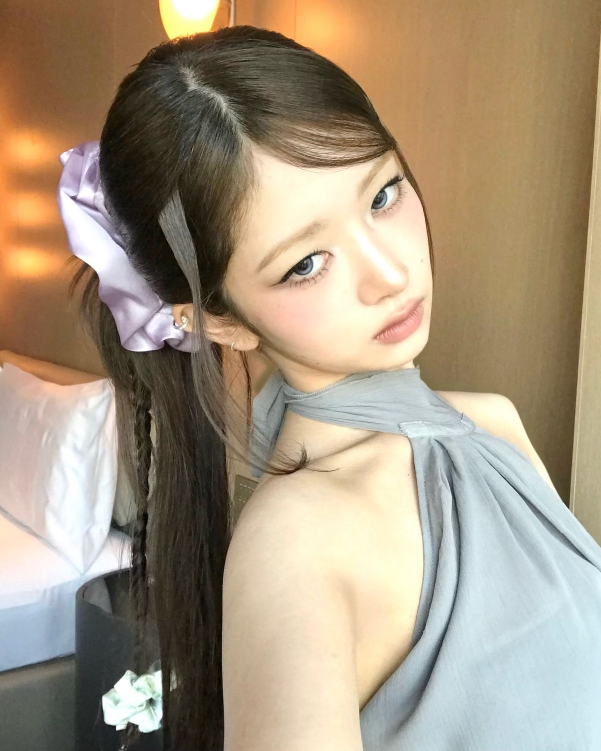 레이의 두 가지 홀터넥 코디. 인스타그램 @reinyourheart