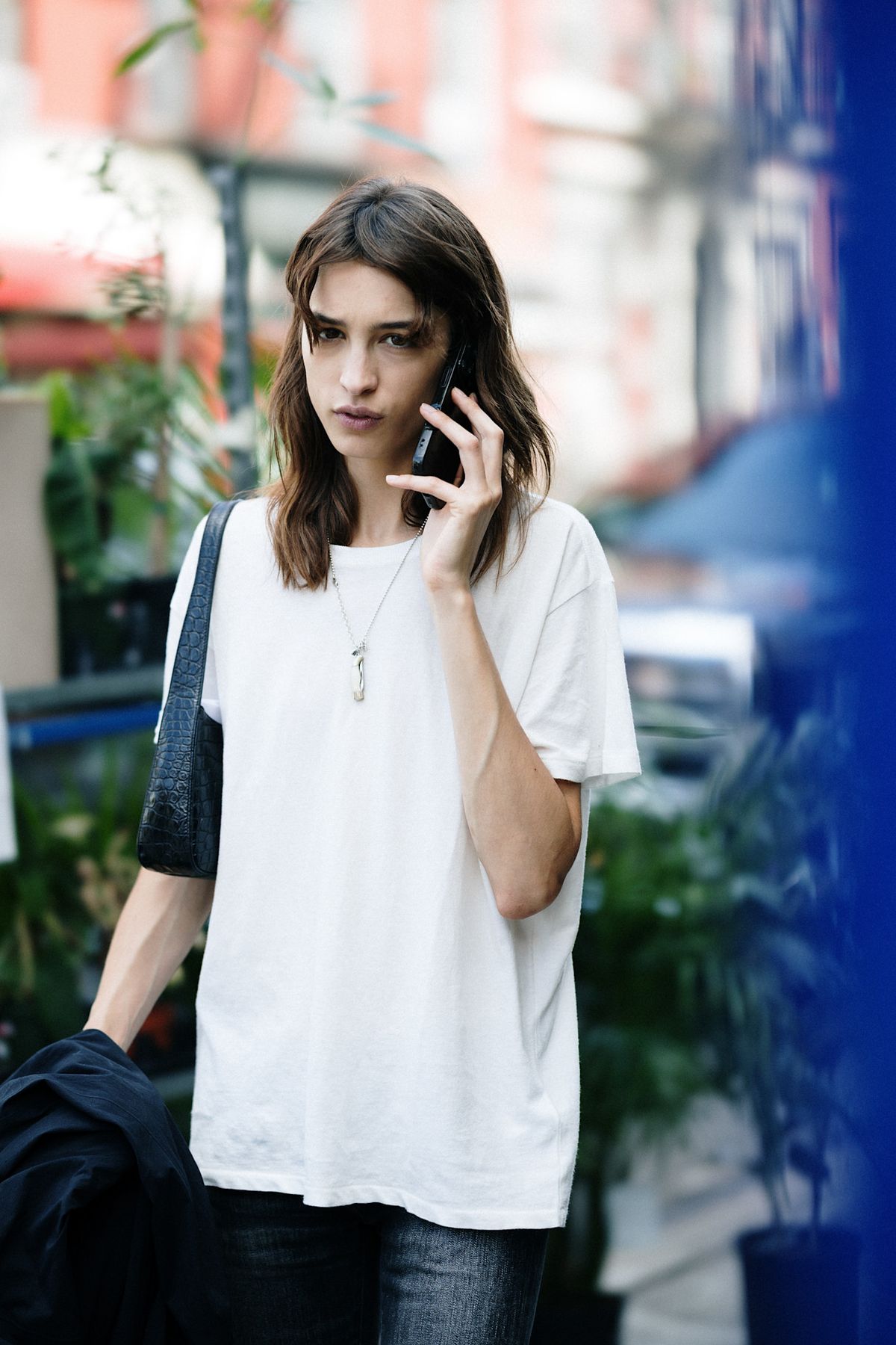 흰 티를 입는 다양한 방법. 사진 아이맥스트리