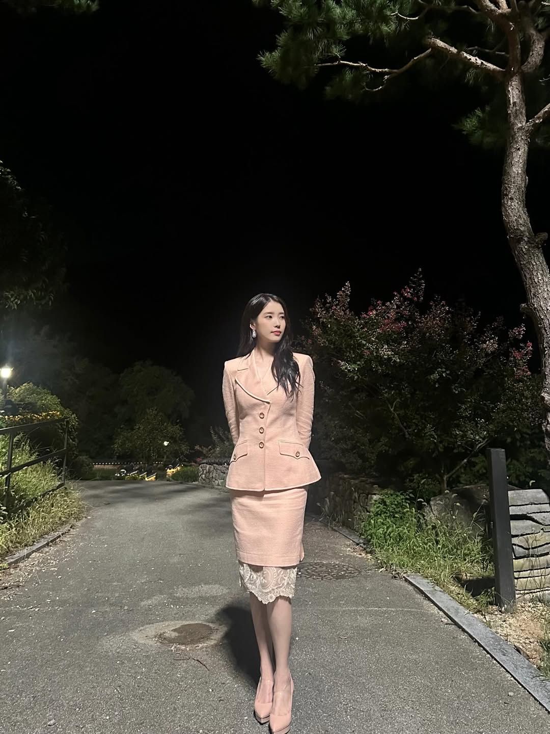 <21세기 대군부인> 아이유 패션 | 인스타그램 @dlwlrma