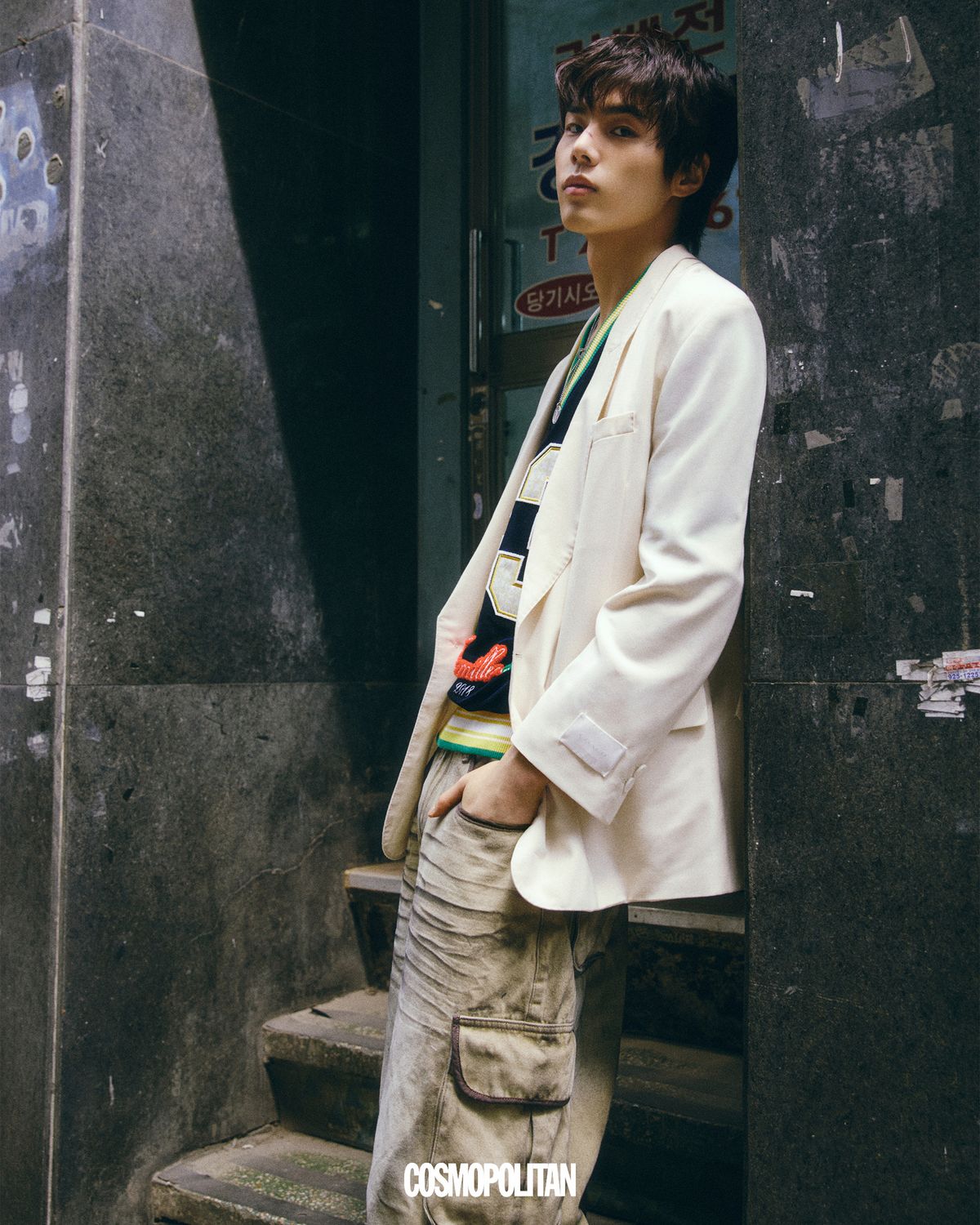 블레이저 Coach. 벨벳 톱 Glacierboy. 팬츠 Not4nerd. 팬던트 네클리스 Bulletto. 링, 네클리스 스타일리스트 소장품. 