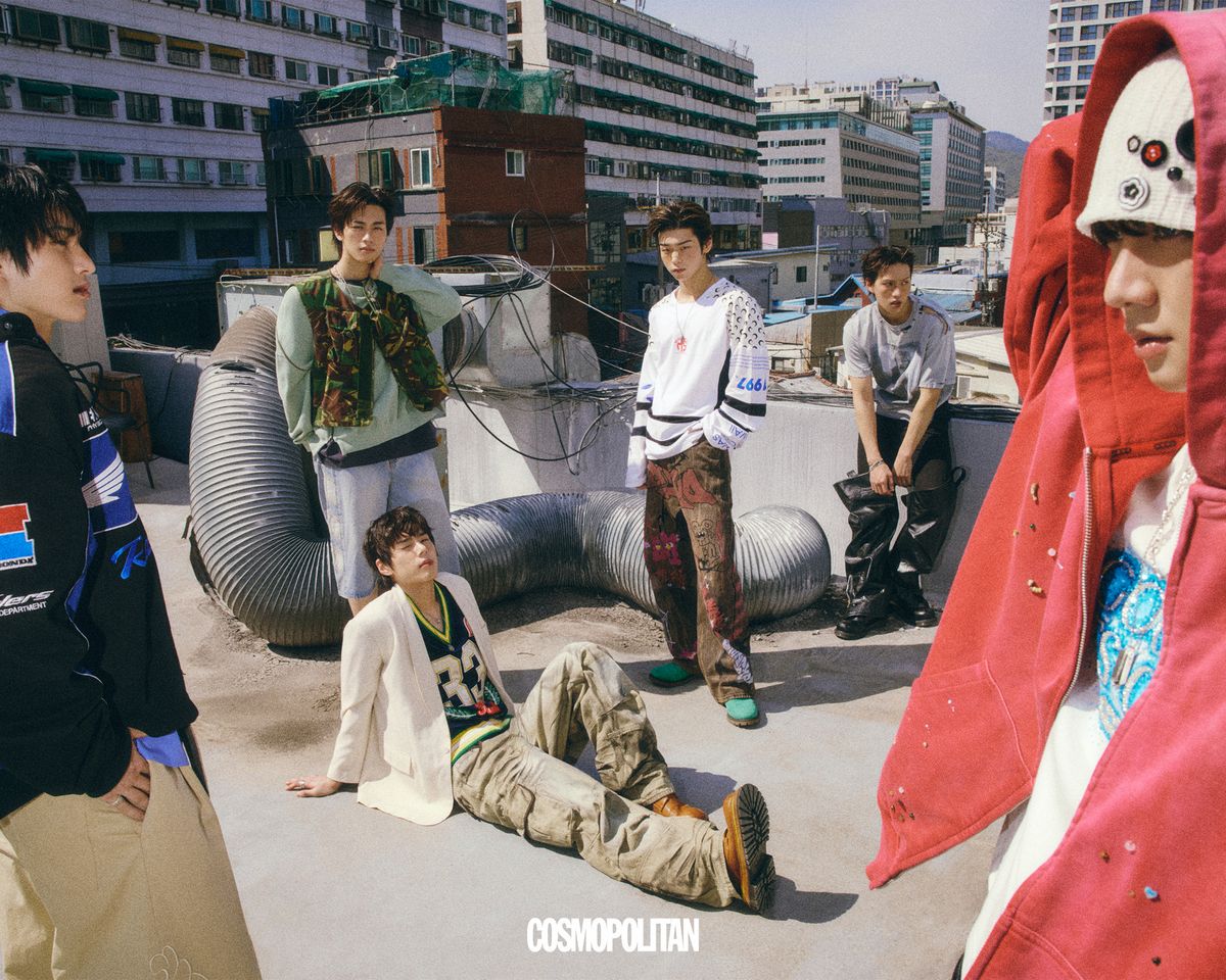 (왼쪽부터, 윤예찬) 레이싱 재킷 Honda. 셔츠 Youser. 팬츠 MEDM (박석준) 카모 베스트 None by vass. 맨투맨 Facetasm by vass. 데님 버뮤다 팬츠 Adidas. 네클리스 모두 Bulletto. 안경 Cartier. 이너 티셔츠 아티스트 소장품. (황성빈) 블레이저 재킷 Coach. 벨벳 브이넥 반팔 티셔츠 Glacierboy. 팬츠 Not4nerd. 슈즈 Marche Studio. (아래부터) 팬던트 네크클스 Bulletto. 링, 네클리스 스타일리스트 소장품. (김도균) 롱슬리브리스 Marine Serre. 팬츠 Sankuanz by Adekuver. 슈즈 Timberland. 네클리스 Bulletto. (조성일) 레더 팬츠 We11done. 십자가 네클리스 Bulletto. 브레이슬릿 Diesel. 티셔츠, 이너슬리브리스, 슈즈 스타일리스트 소장품. (남성모) 후드, 티셔츠 모두 Good Brand. 네클리스 모두 Bulletto. 비니 스타일리스트 소장품.