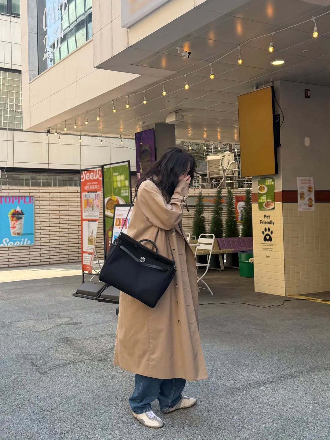 직장인 출근룩을 완벽하게 보여준 신혜선. 사진 인스타그램 @shinhs831