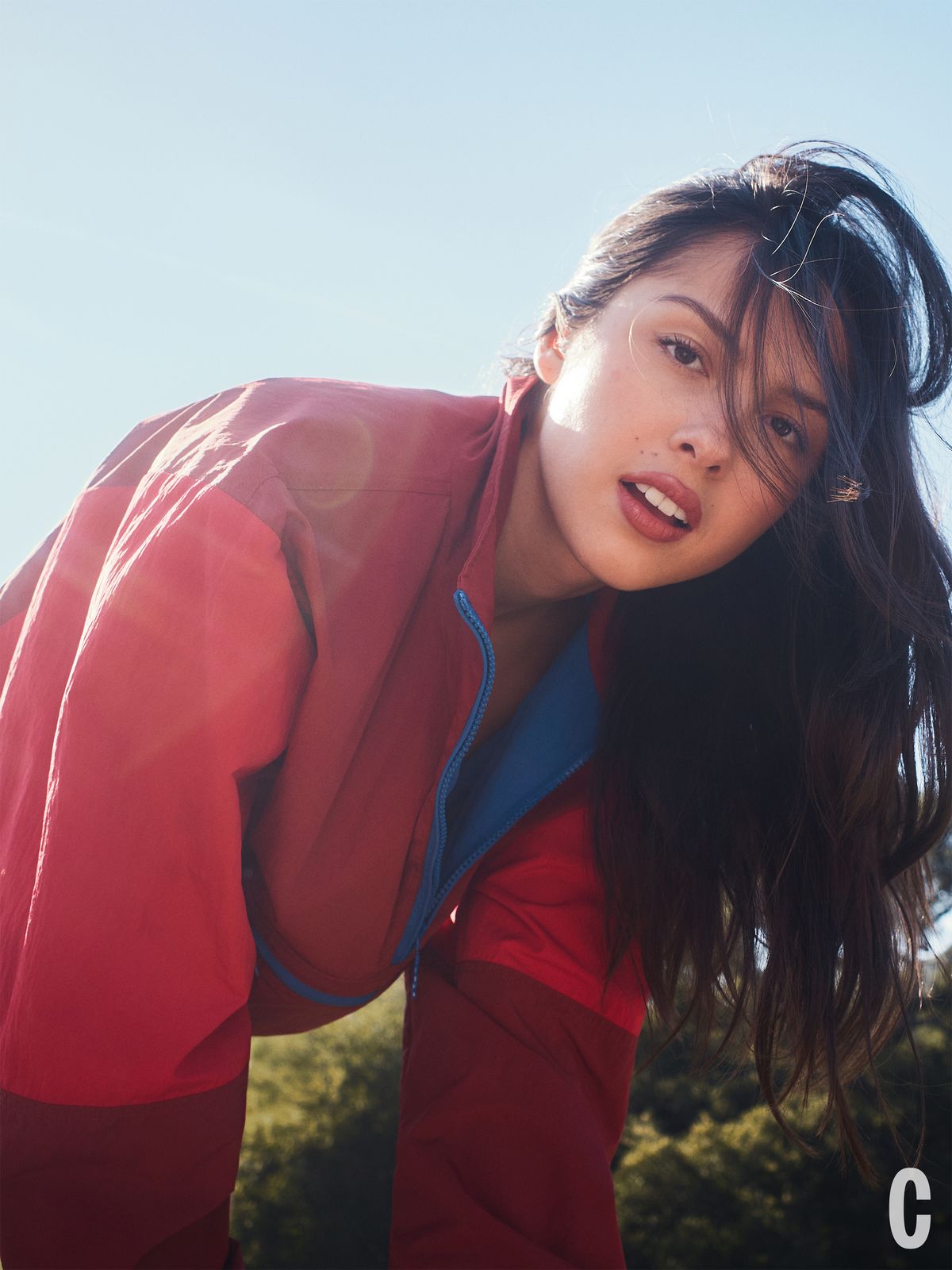 하프 집업 톱, 쇼츠 모두 Saint Laurent by Anthony Vaccarello. 