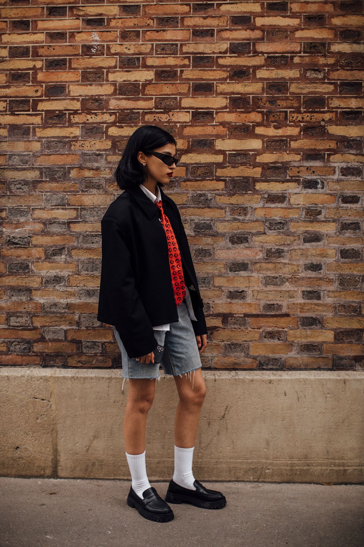 청 반바지를 입은 해외 스트릿. 사진 아이맥스트리