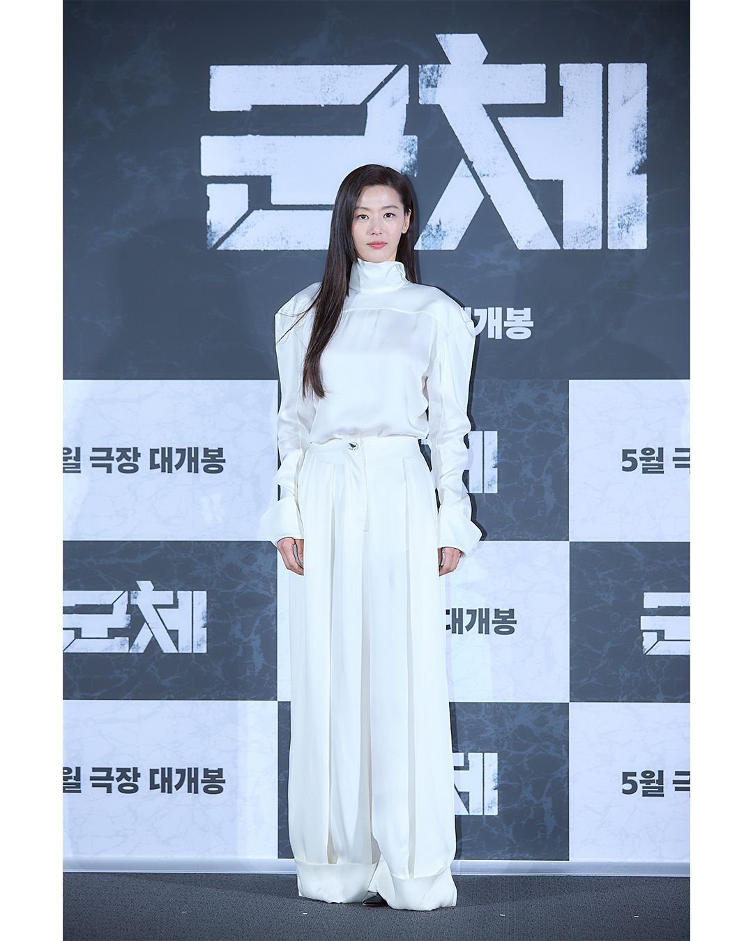 영화 <군체> 전지현 | 인스타그램 @showbox.movie