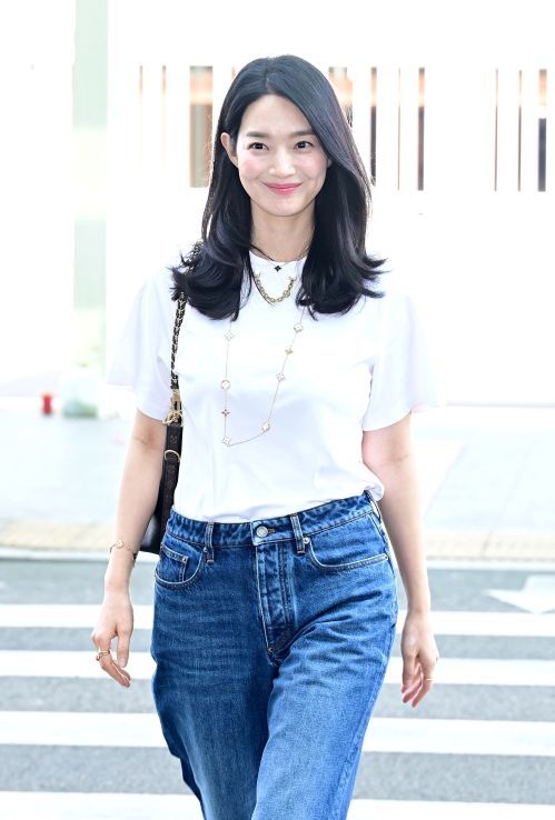 신민아의 흰 티, 청바지 패션 | 출처 루이비통 제공 
