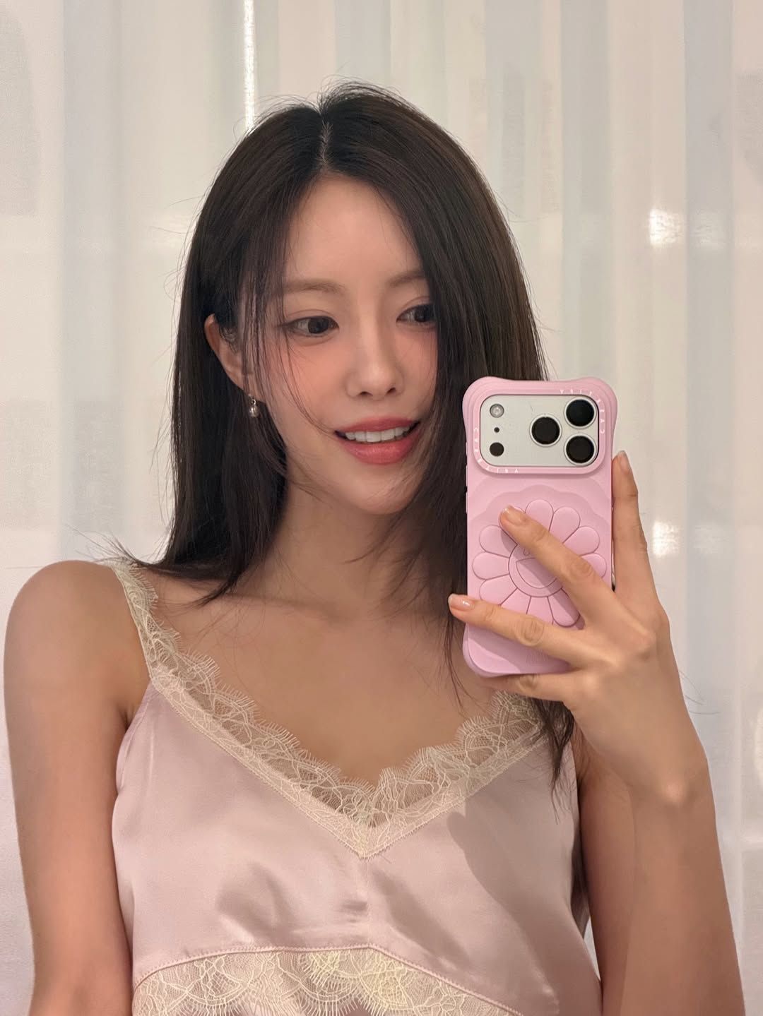 효민 캐미솔 패션 | 인스타그램 @hyominnn