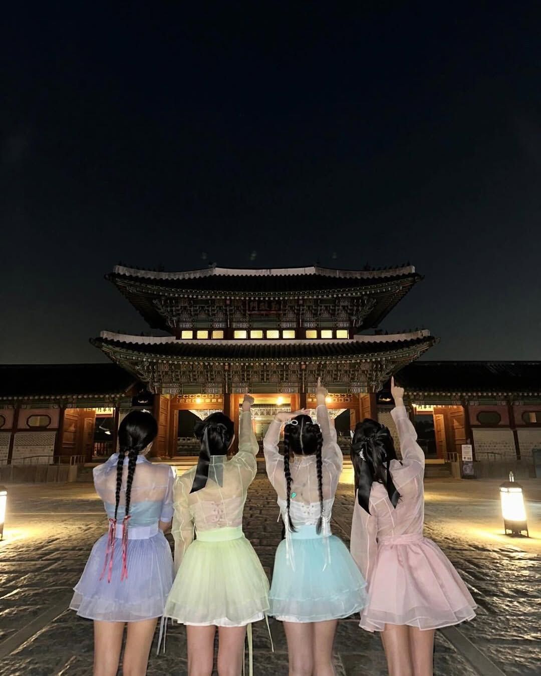 SBS 드라마 <멋진 신세계> 포스터 | 인스타그램 @sbsdrama.official