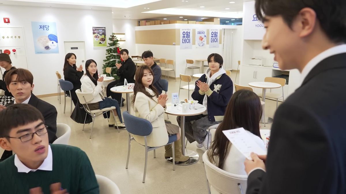여러 참가자와 짧게 돌아가며 대화를 나누는 로테이션 소개팅. 유튜브 채널 ‘숏박스’