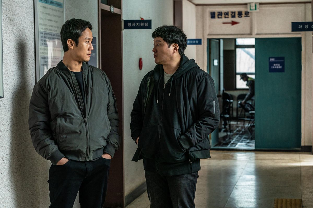 ‘더러운 돈에 손대지 마라’ 스틸컷. 네이버 영화 ‘더러운 돈에 손대지 마라’(2024)