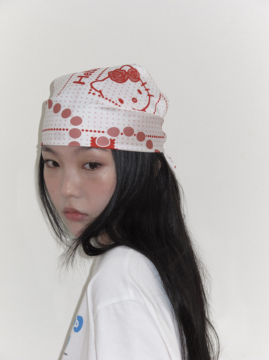 RAIVE X HELLO KITTY Scarf in Red UF6SX132-63