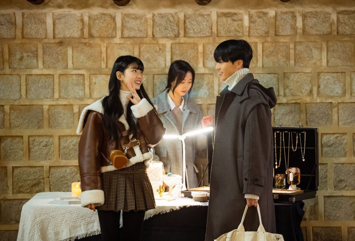 연인과 꼭 챙겨야 할 기념일은 언제일까? 넷플릭스 시리즈 ‘이두나!’ 스틸컷