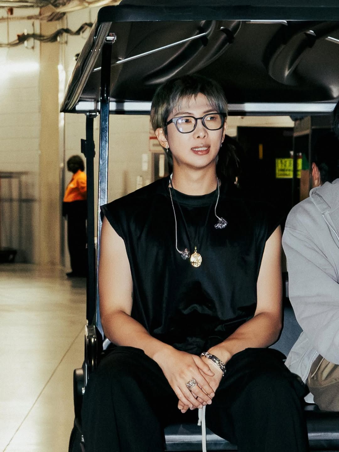 BTS 알엠 패션 | 인스타그램 @rkive, @bts.bighitofficial 
