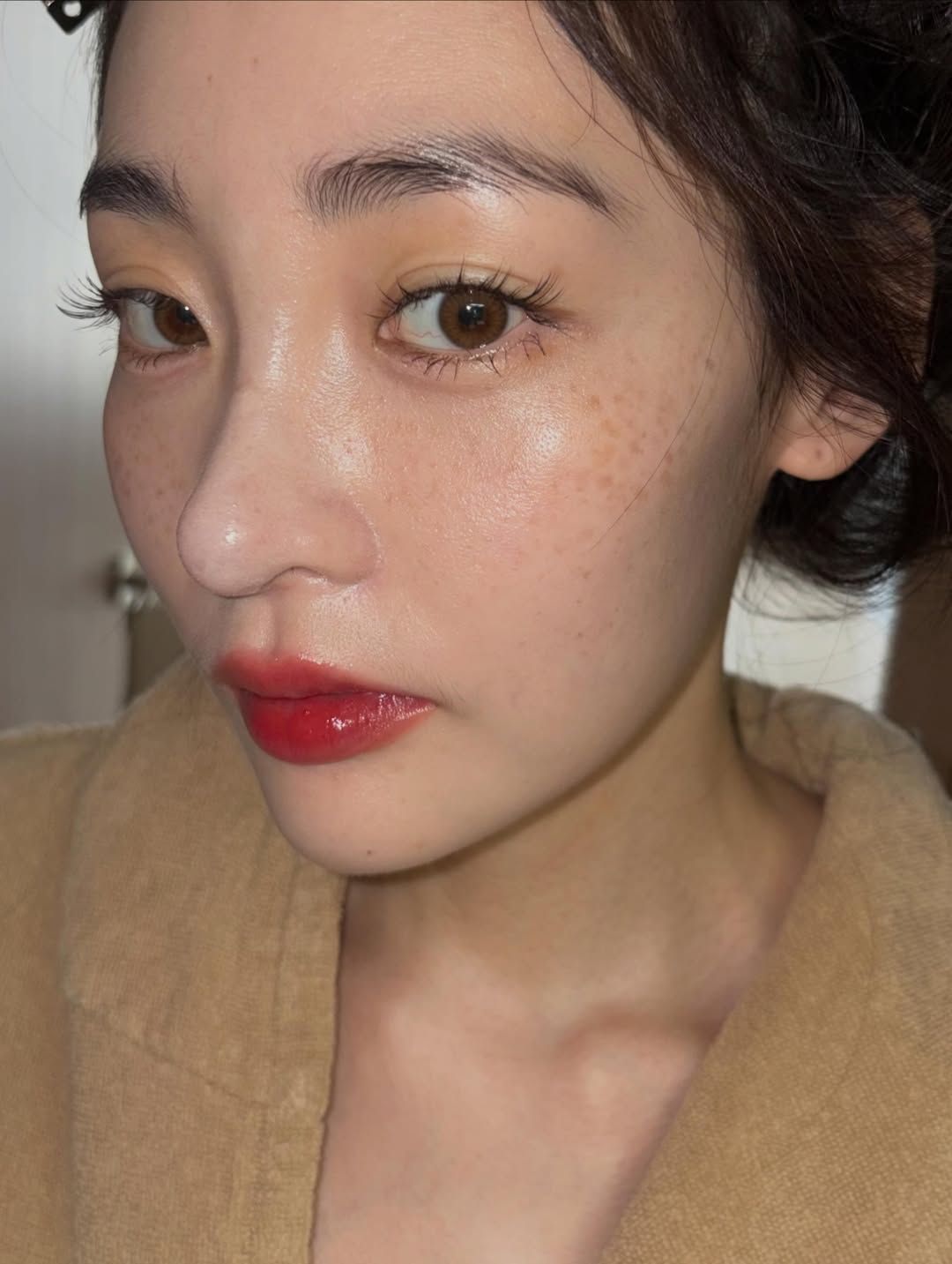눈썹 본연의 질감과 결을 살린 김민하의 눈썹 메이크업 ㅣ 인스타그램 @minhakim_