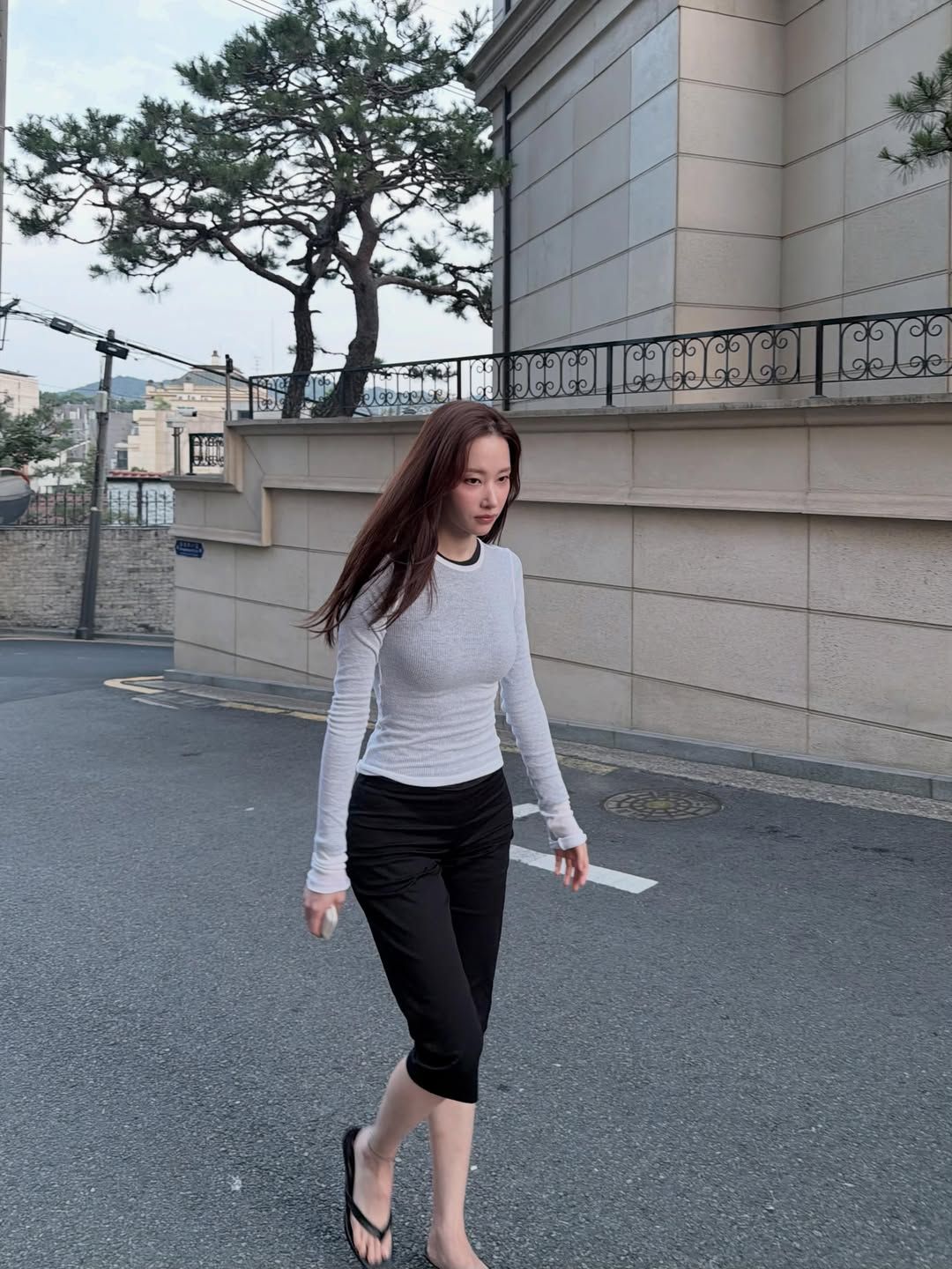 가장 핫한 여름 바지, 카프리팬츠를 입은 전종서 | 인스타그램 @wjswhdtj94