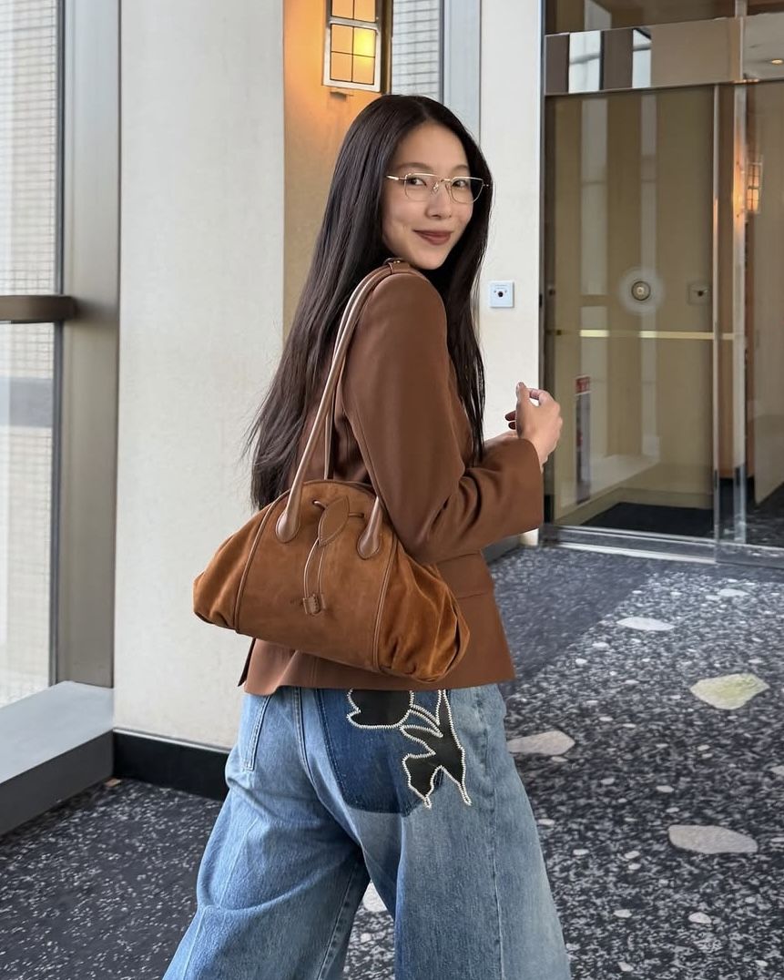 실버 프레임 안경 | 인스타그램 @ariharamiyuki 