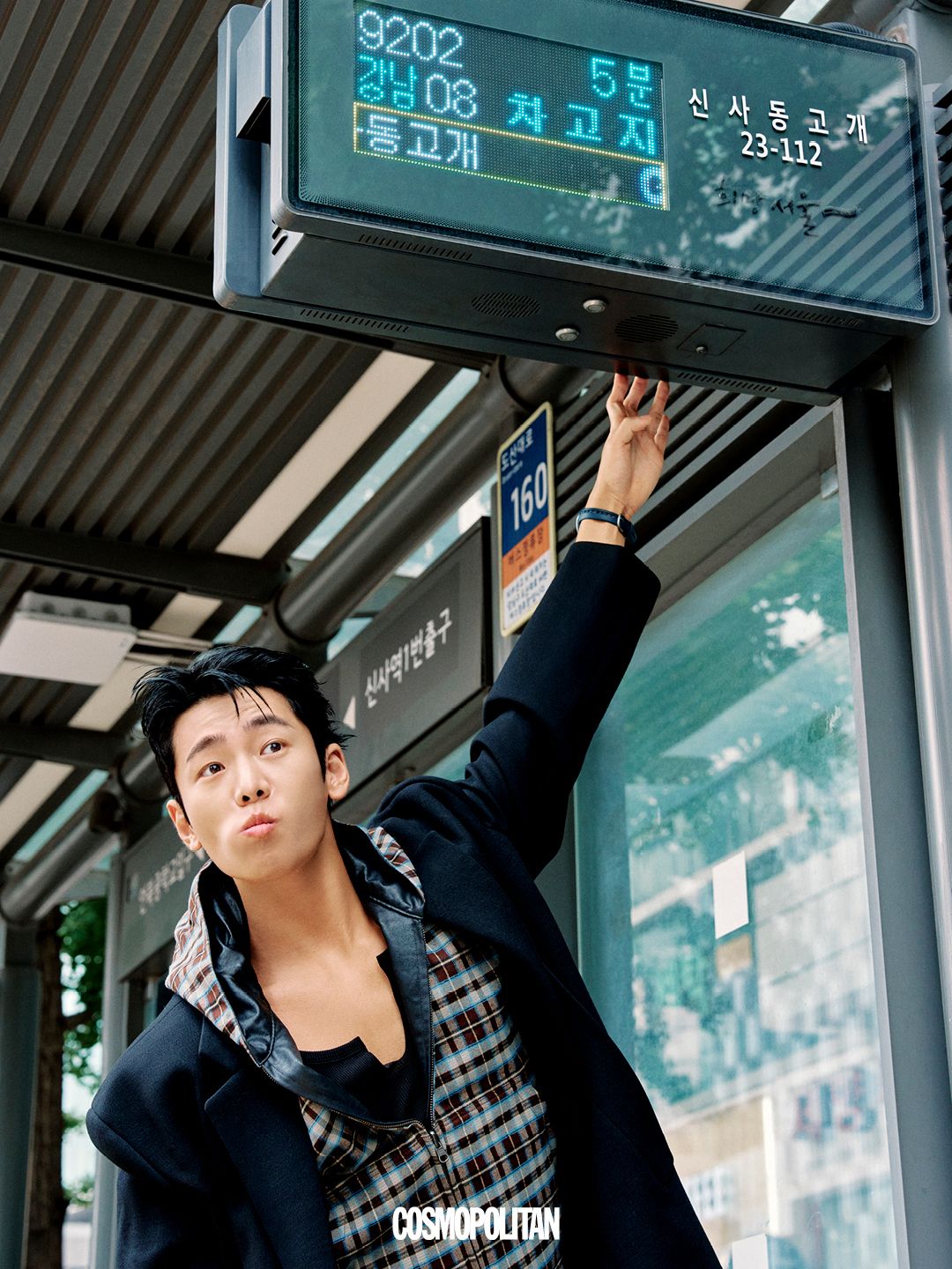 이너 티셔츠 Good Brand. 재킷 Mtw. 슈즈 New Rock.