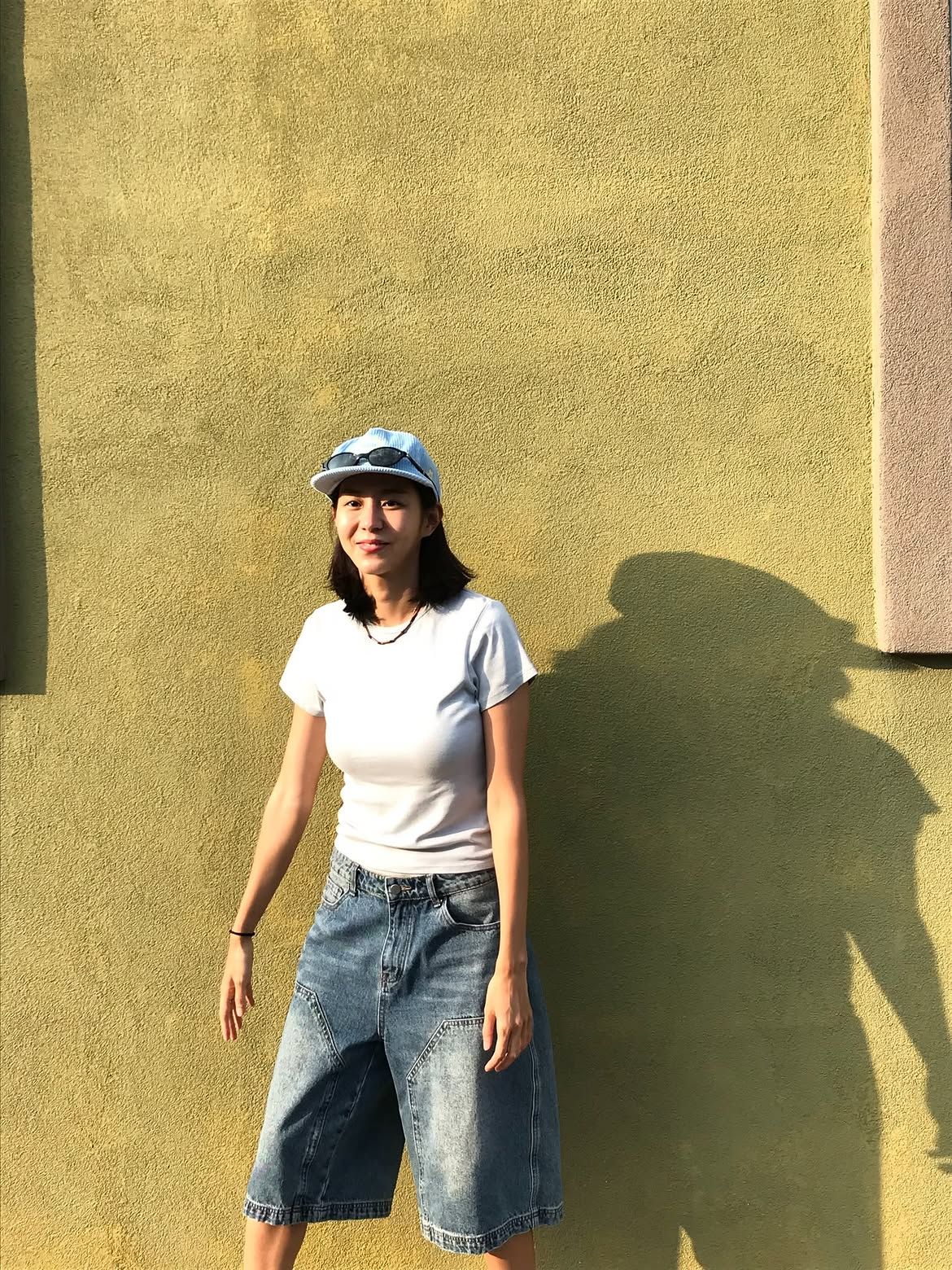 유이 여름 배기 버뮤다 팬츠 코디 | 인스타그램 @kim_uieing49