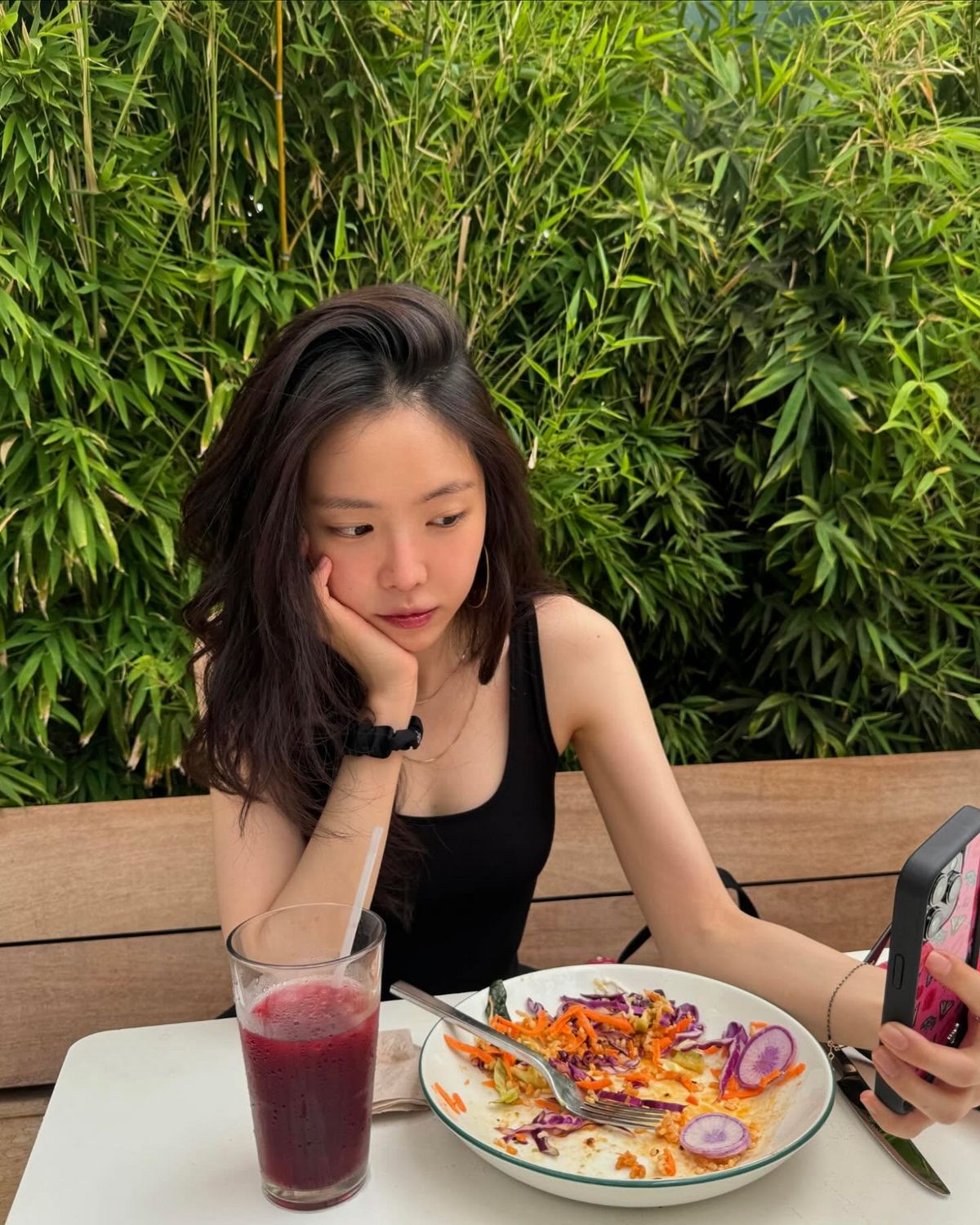 손나은 민소매 패션 | 인스타그램 @marcellasne_