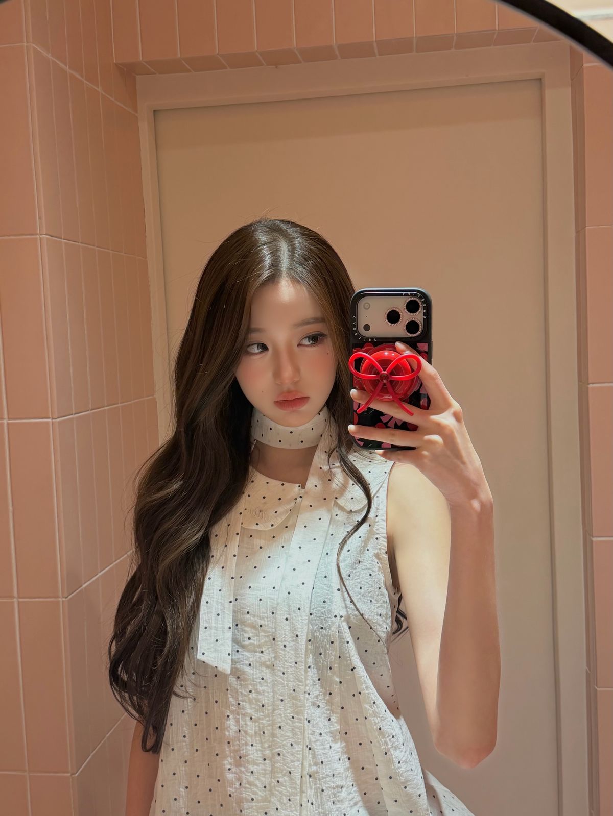 장원영의 도트 패턴 스타일링. 인스타그램 @for_everyoung10