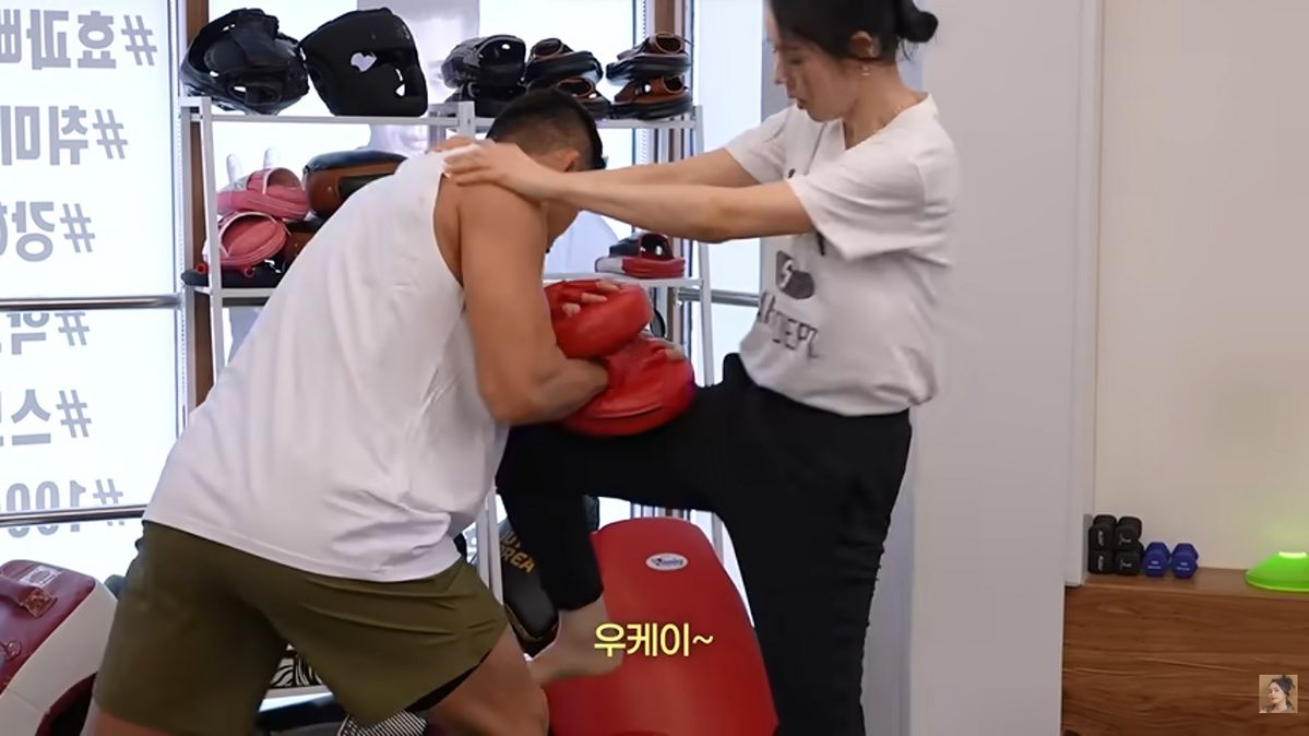 한가인 운동, 킥복싱 | 출처 유튜브 <자유부인 한가인>