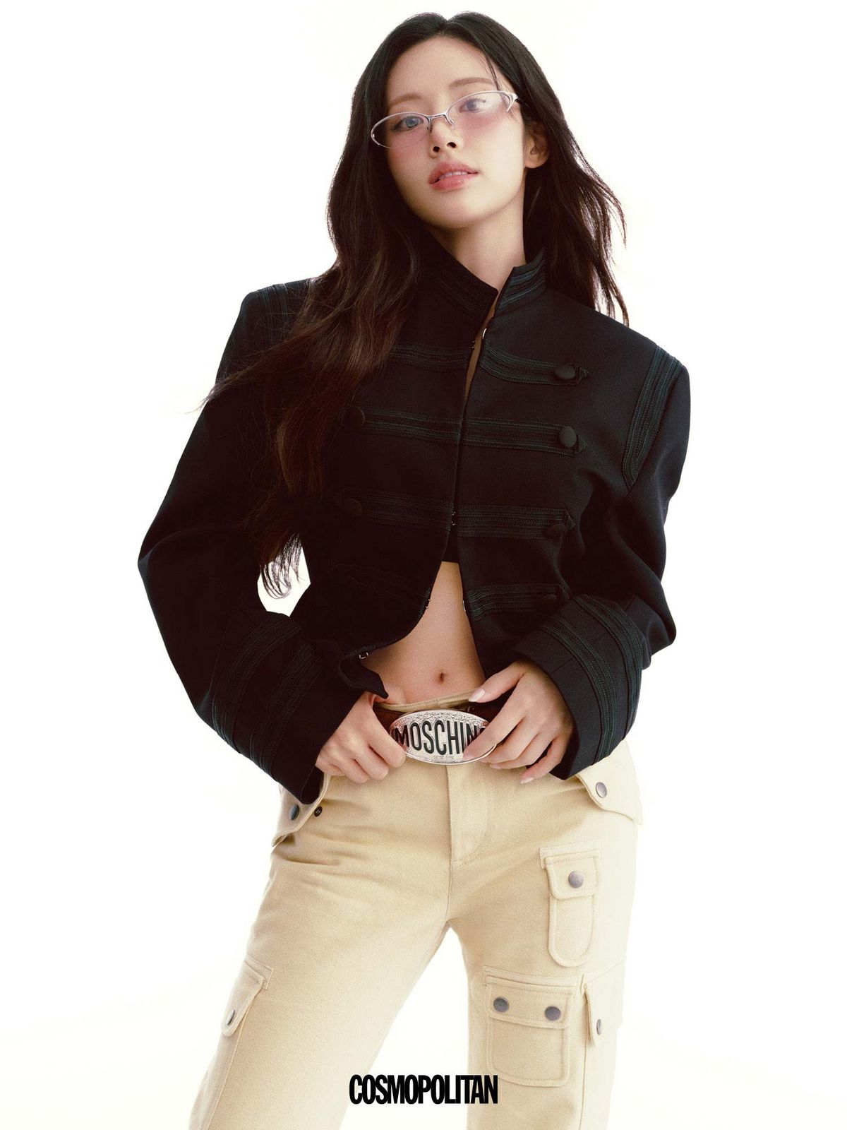 나폴레옹 재킷 H&M. 팬츠 Isabel Marant. 벨트 Moschino. 안경 Gentle Monster.