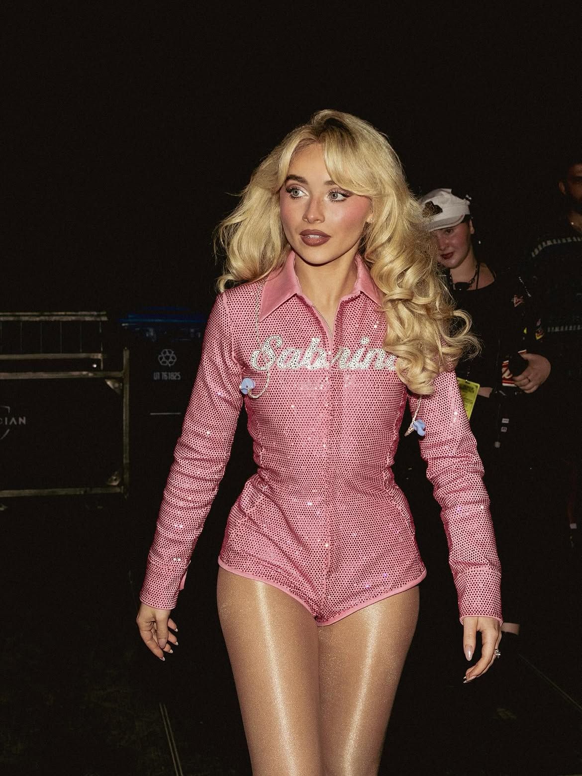 사브리나 카펜터 롤라팔루자 패션 | 인스타그램 @sabrinacarpenter