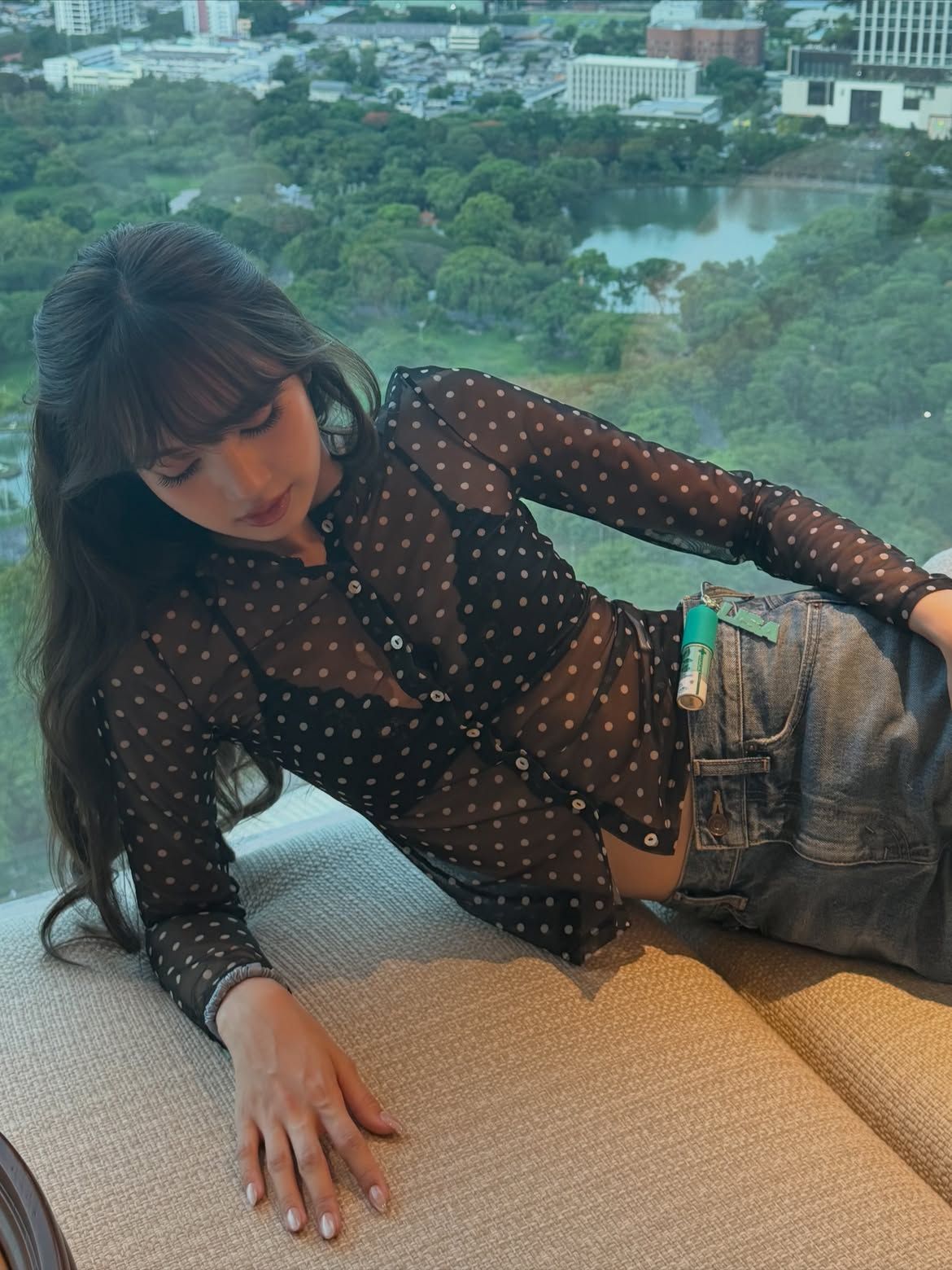 블랙핑크 리사, 시어 가디건 패션 | 인스타그램 @lalalalisa_m