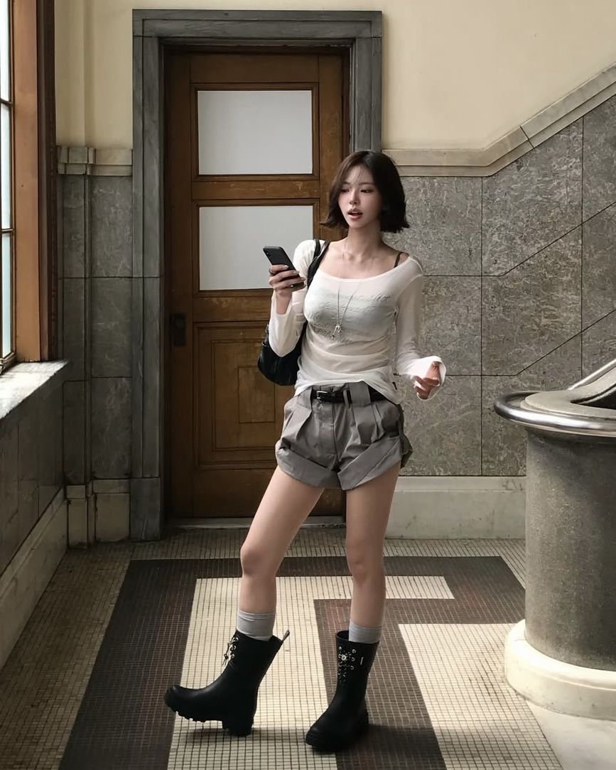 시스루 티셔츠 코디 | 인스타그램 @goxnniee 