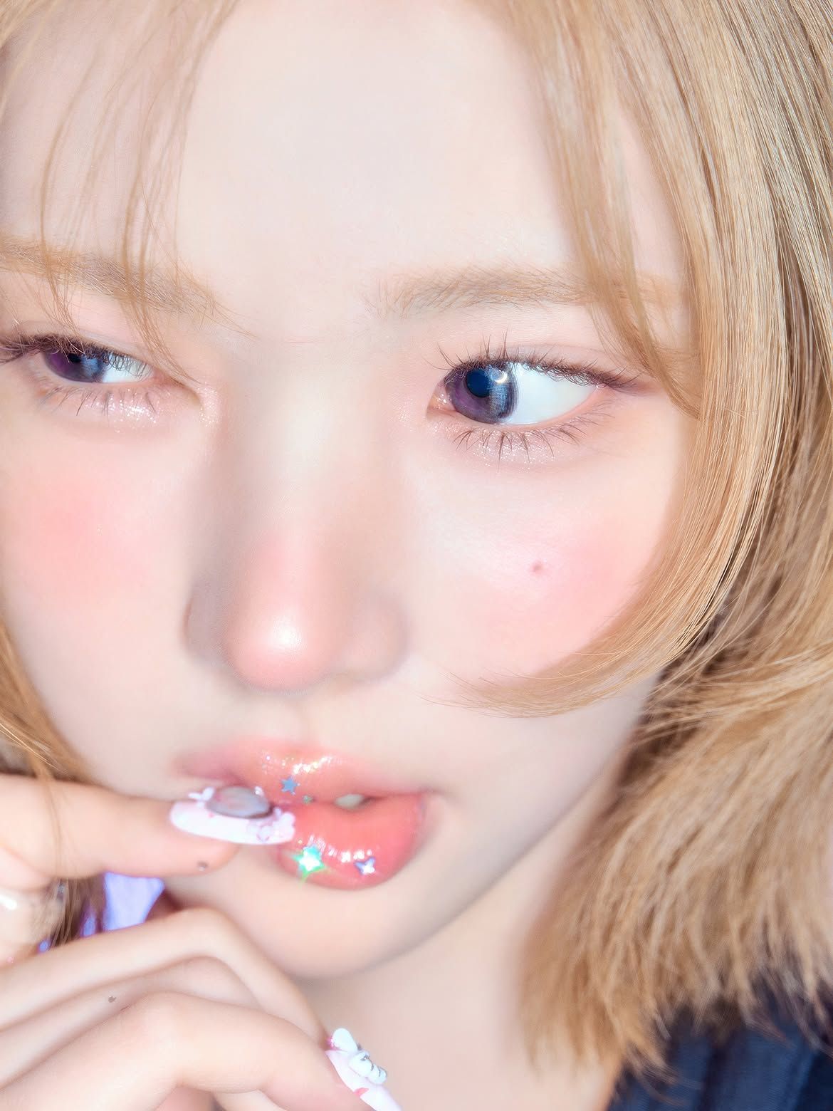 보브 컷에 모발 끝이 바깥으로 뻗치도록 연출한 지우 | 인스타그램 @hearts2hearts