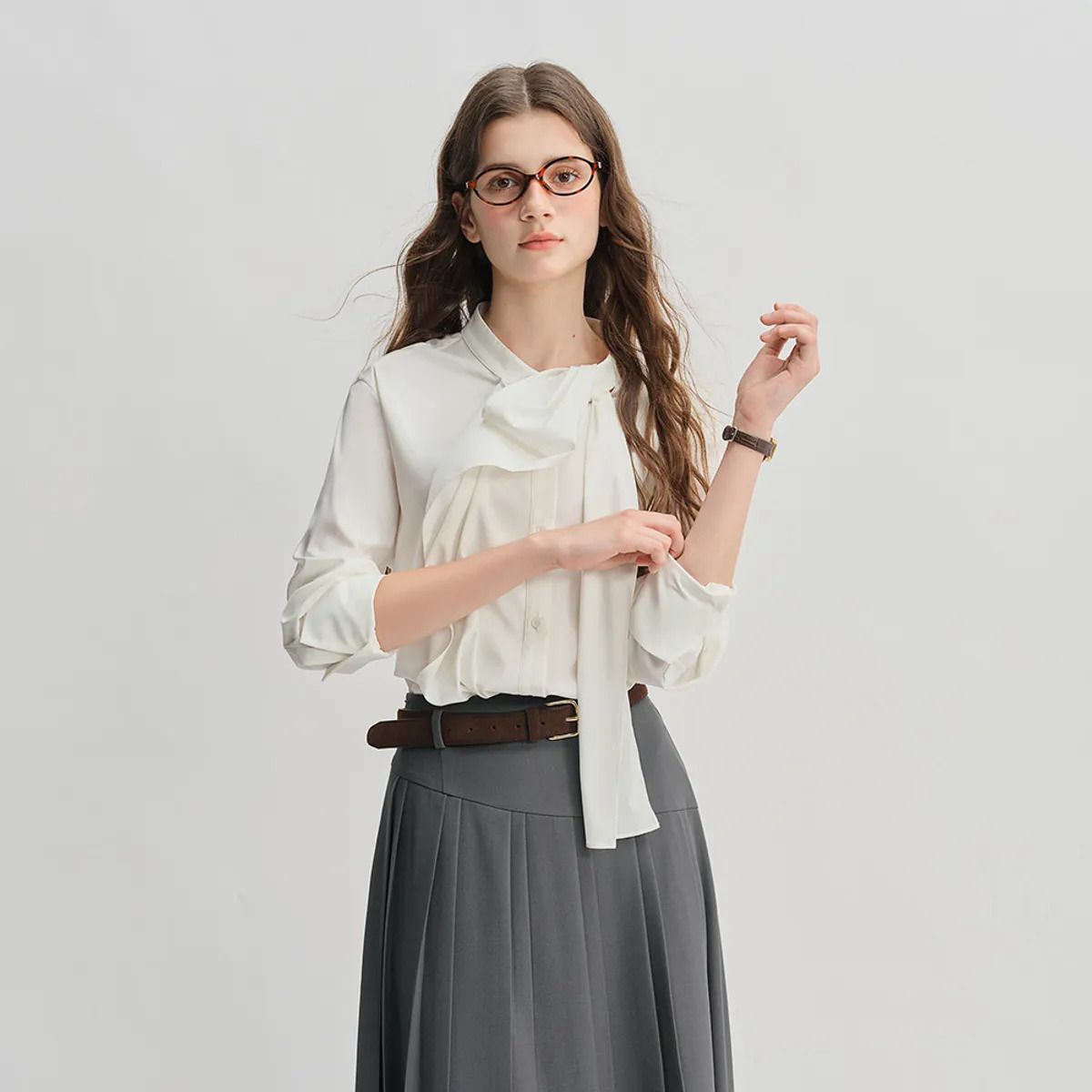 Simple scarf collar shirt
