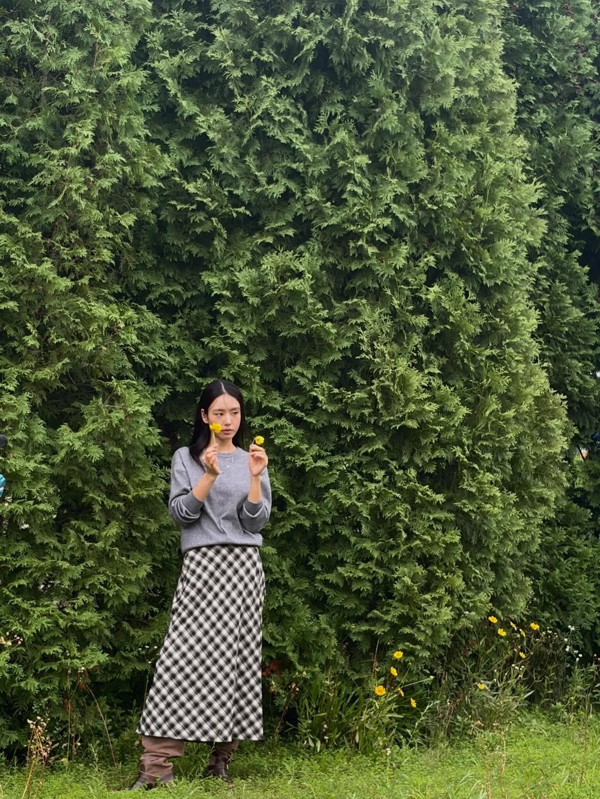 안은진 배우 체크 패션 | 인스타그램 @eunjin___a