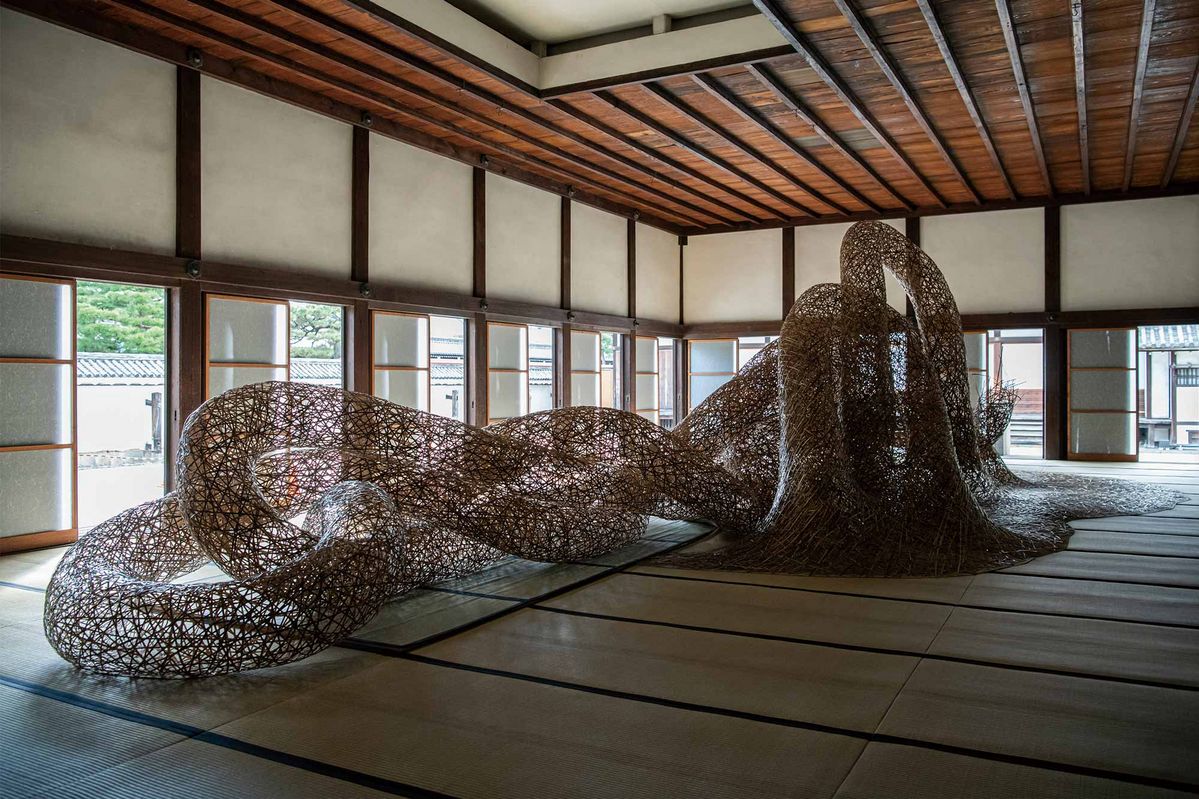 Tanabe Chikuunsai IV, STAND (in situ at Ninomaru Palace, Nijo Castle, Kyoto), 2021, , Courtesy of Yumekoubou Gallery (Photo by Pedro M. Shimura)