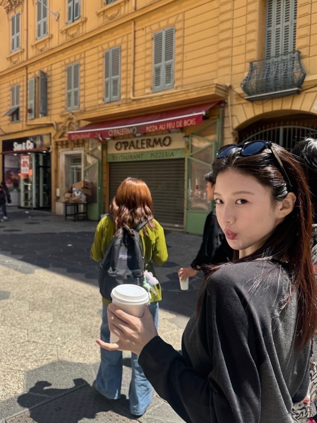 찰랑거리는 머릿결을 가진 고윤정ㅣ인스타그램 @goyounjung