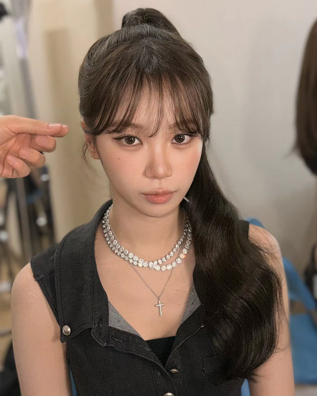 김채원 안티 블러셔 룩 | 인스타그램 @_chaechae_1