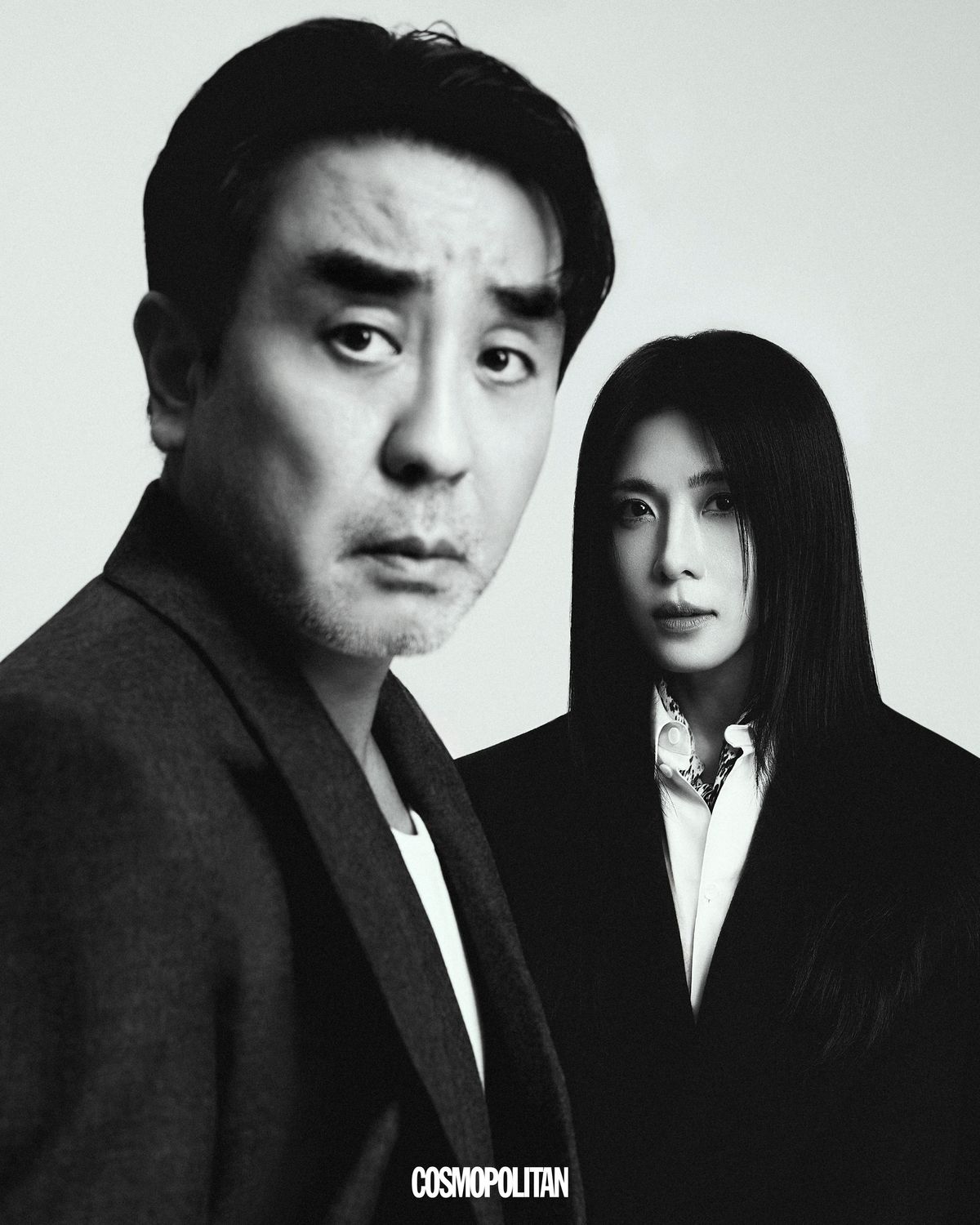 (류승룡) 재킷 Kimseoryong. 이너 톱 스타일리스트 소장품. (하지원) 코트, 셔츠 스카프 모두 Tod's.