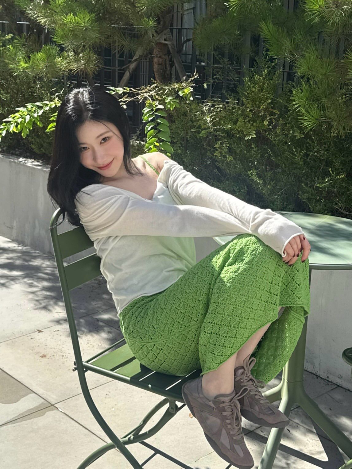 개강룩 참고! 크로셰 스커트를 입은 채령. 사진 인스타그램 @chaerrry0