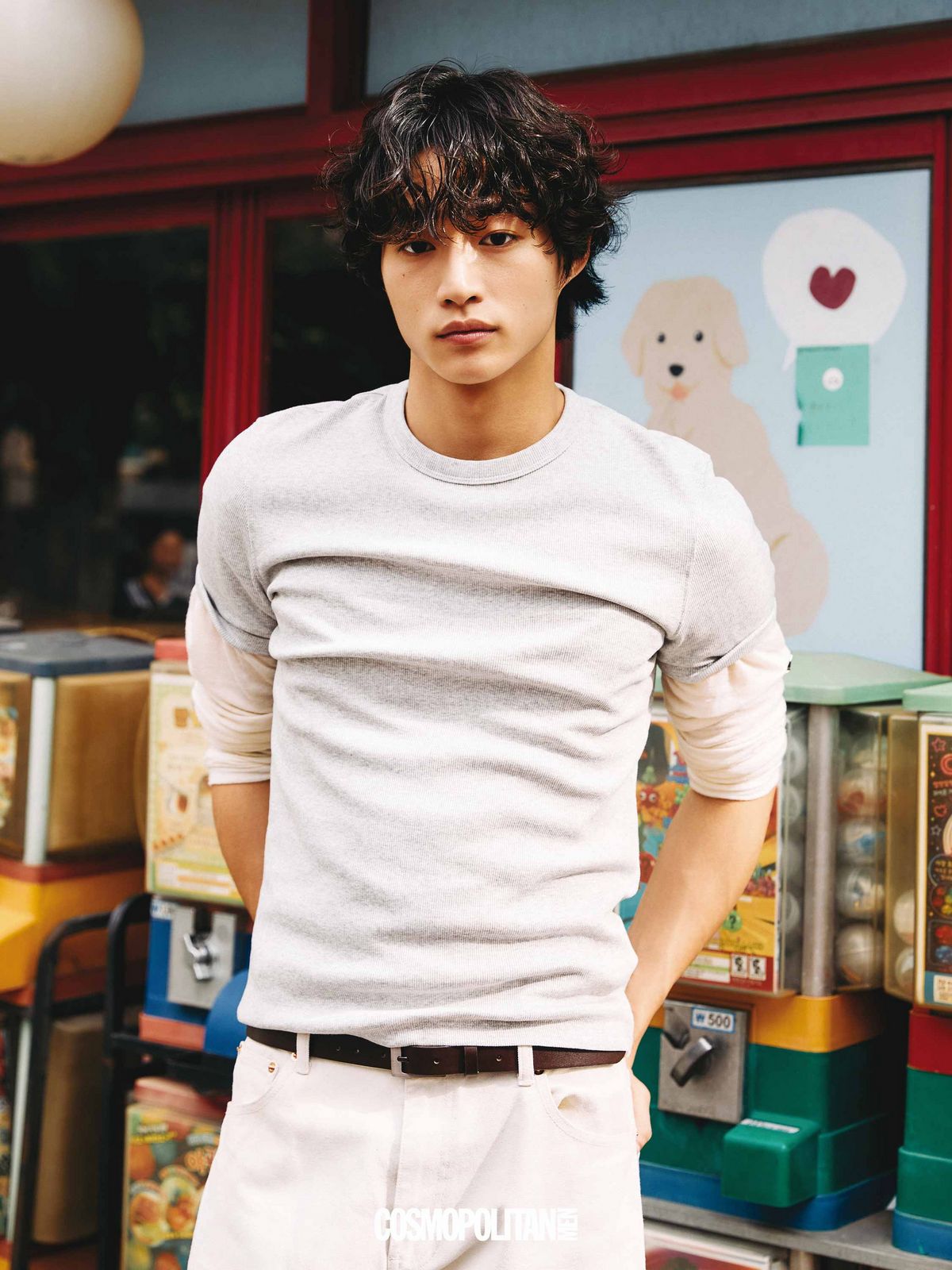 티셔츠 Cos. 이너 톱 Taille. 팬츠 Recto. 벨트 스타일리스트 소장품.