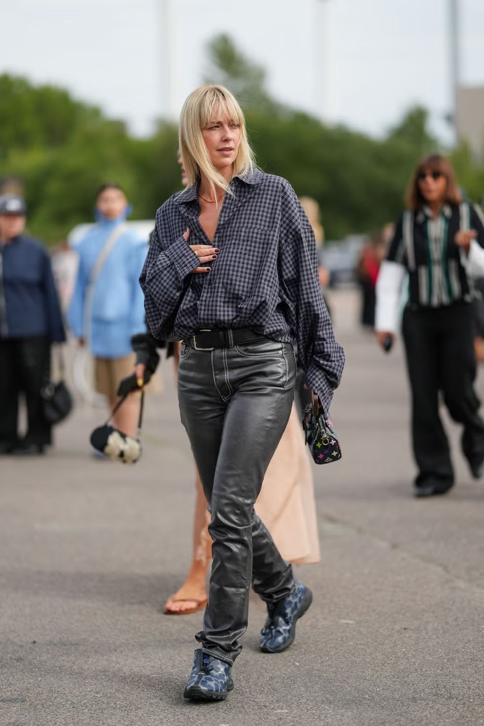 스트리트 패션에서 포착된 카무플라주 패턴 코디 | 사진 게티 이미지