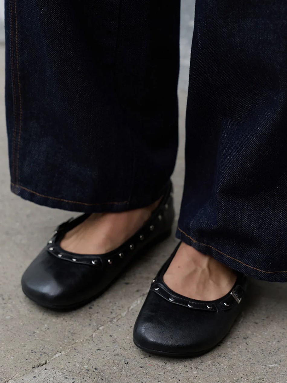 Cloude Stud Flats