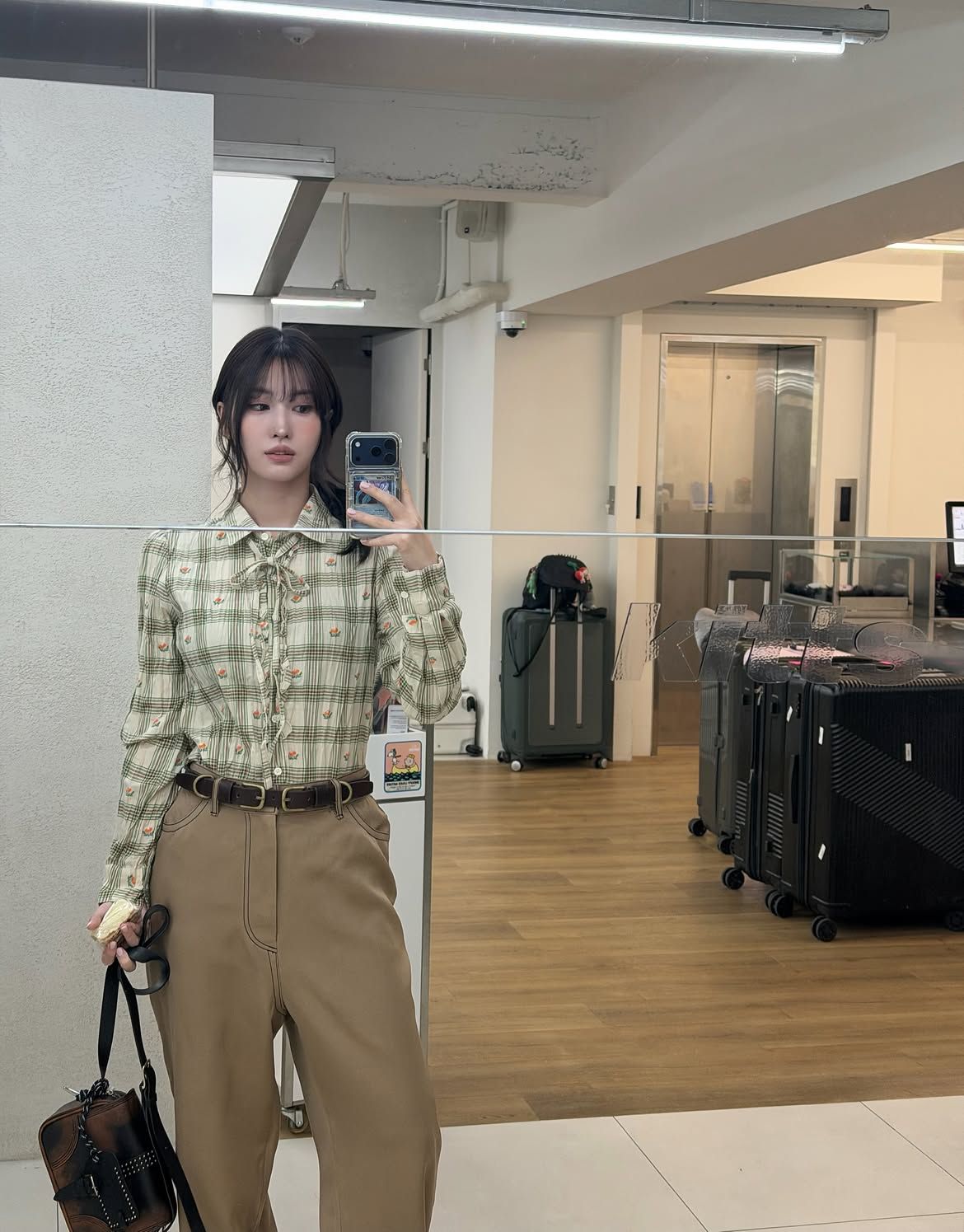 밀라노 패션위크에 참석하는 모모. 사진 인스타그램 @momo