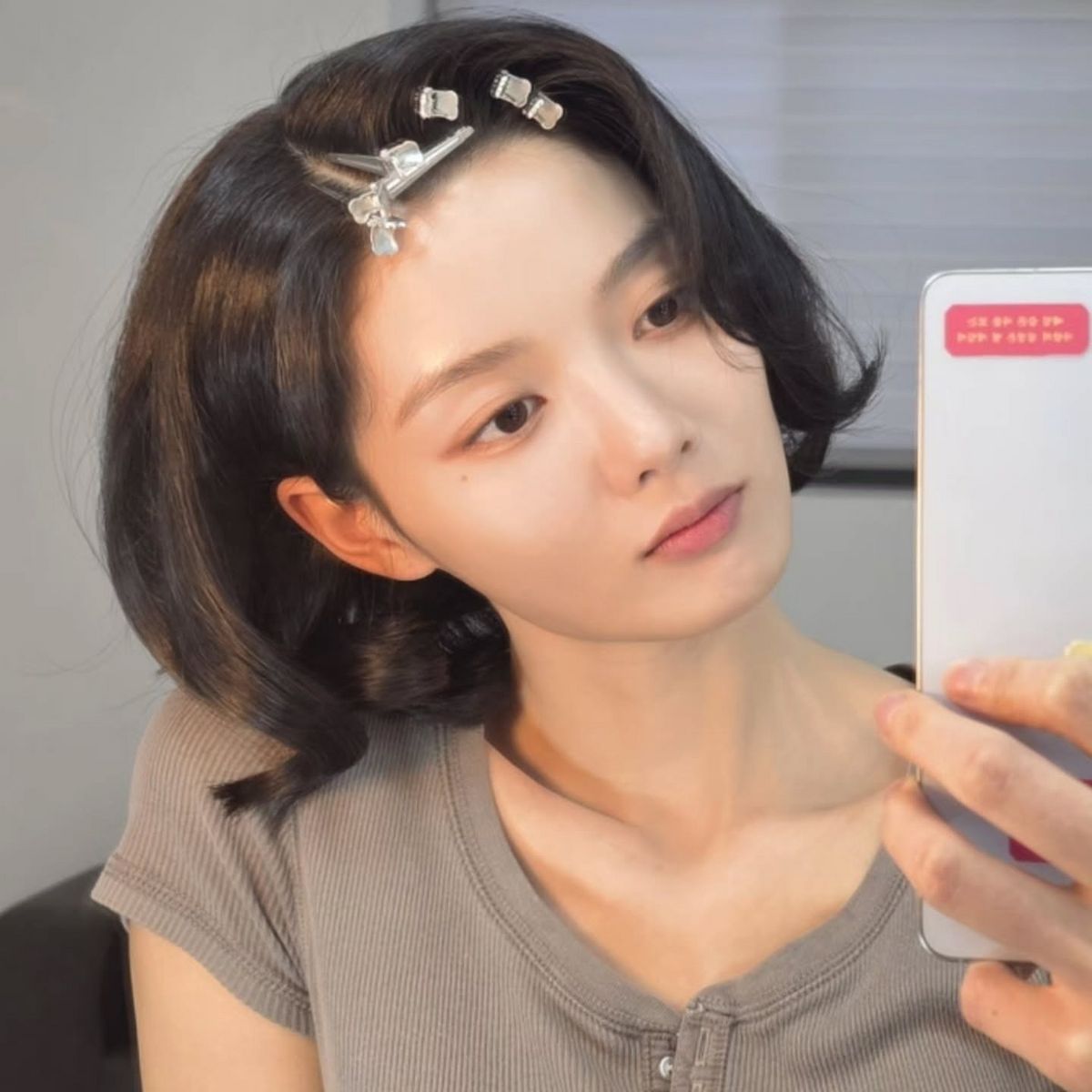 김유정의 단발펌 스타일링. 인스타그램 @you_r_love