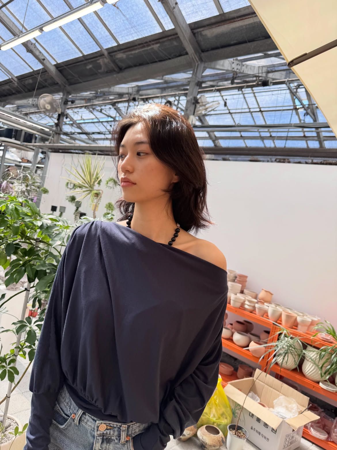모발 끝을 자연스럽게 뻗치도록 연출한 김도연ㅣ인스타그램 @lafilledhiver