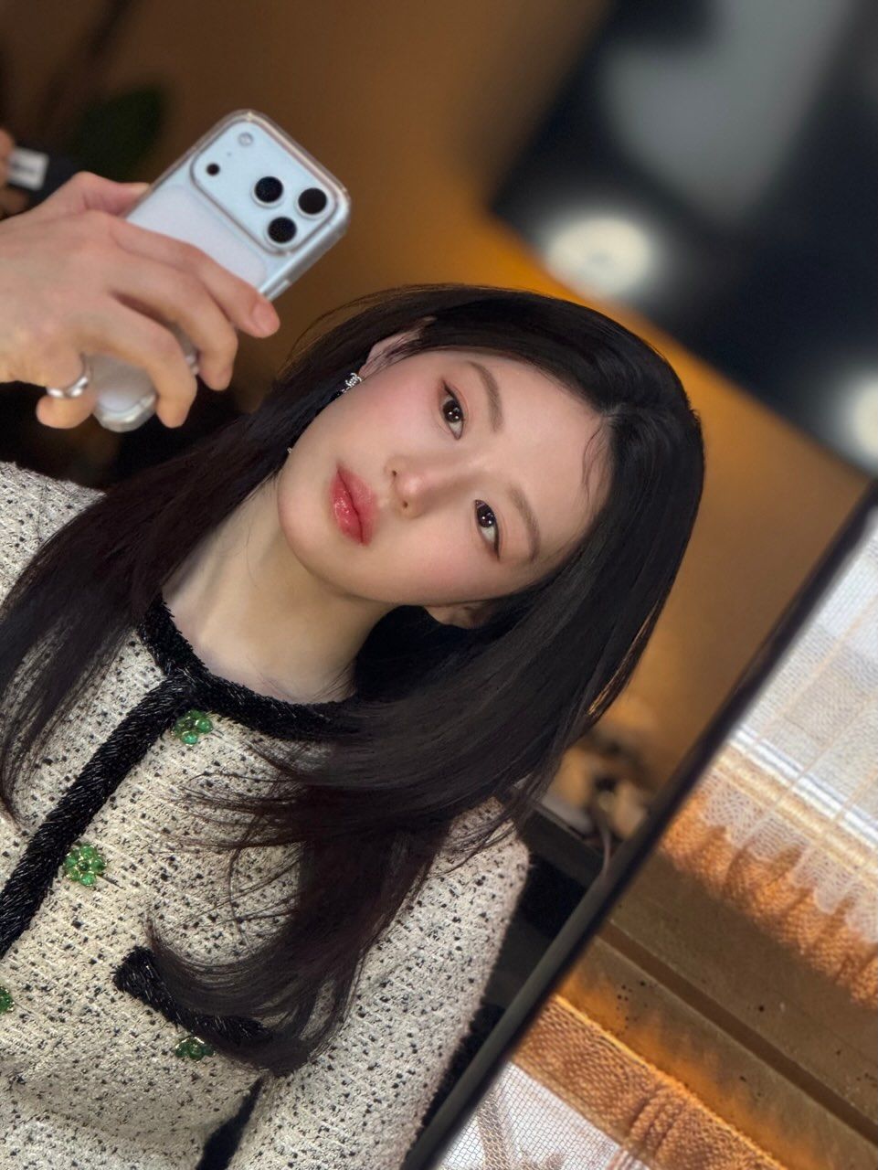 고윤정의 레이어드컷 스타일링. 인스타그램 @goyounjung