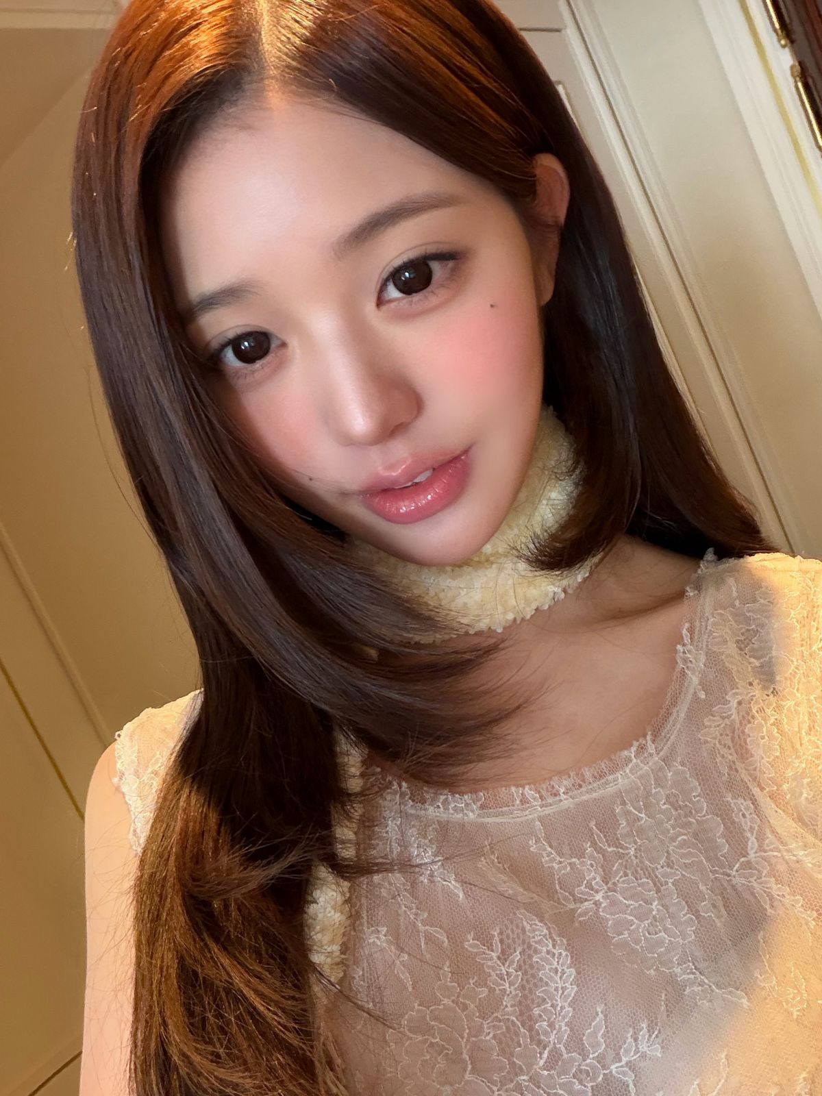 장원영의 레이어드컷 스타일링. 인스타그램 @for_everyoung10