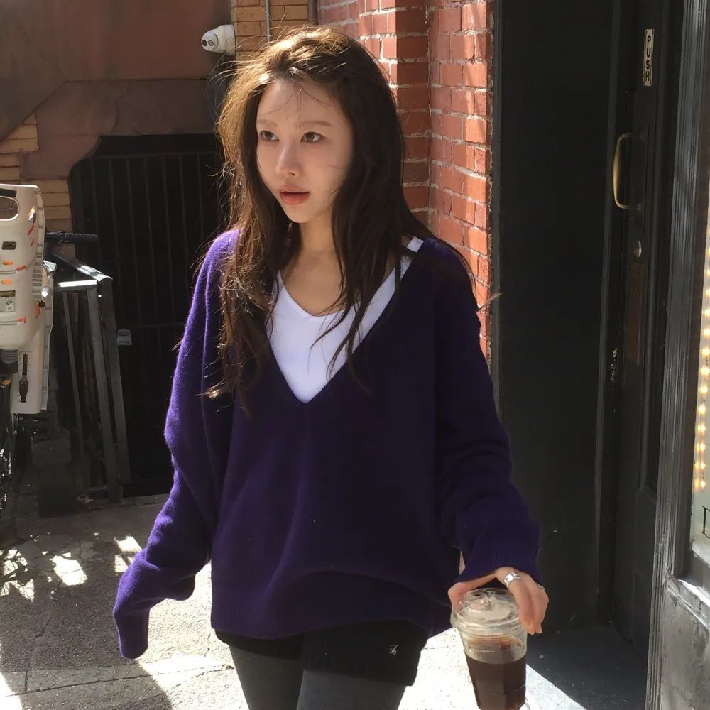 백 로고 딥 브이넥 니트 퍼플 10만원대