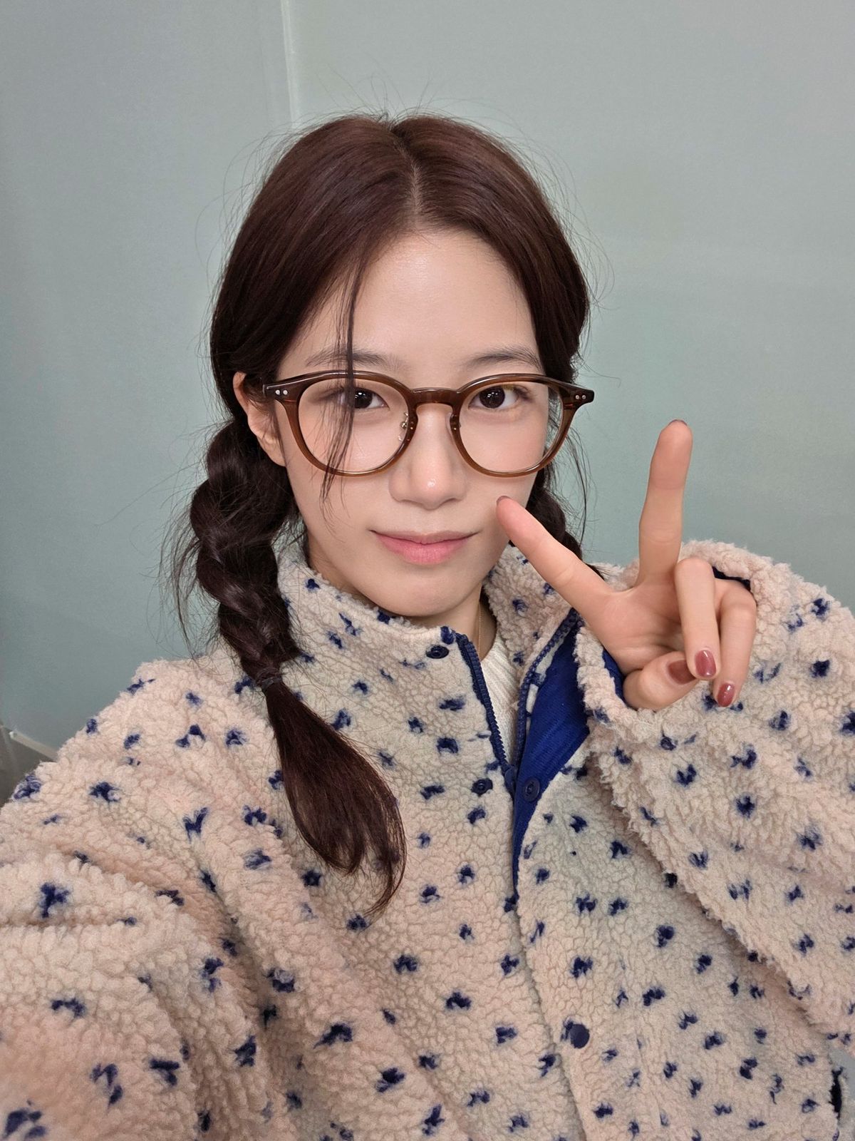 카즈하의 플리스 코디. X @le_sserafim
