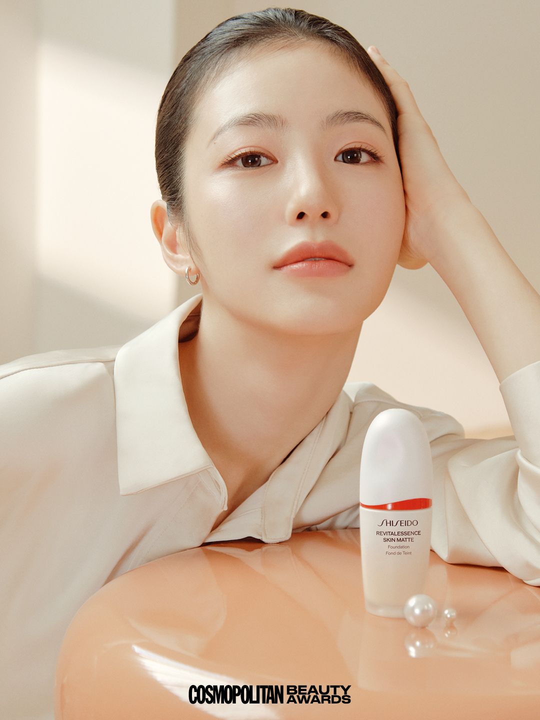 귀고리 Numbering. 실크 셔츠 스타일리스트 소장품.