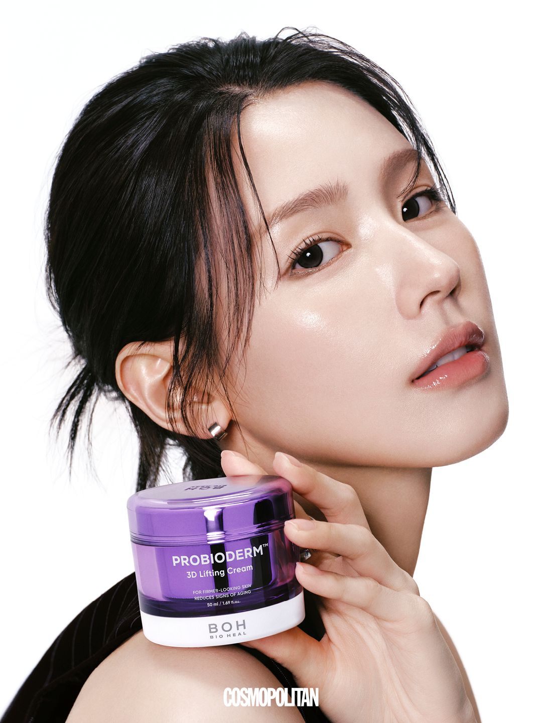 베스트 Nick Nicole. 귀고리, 반지 스타일리스트 소장품.