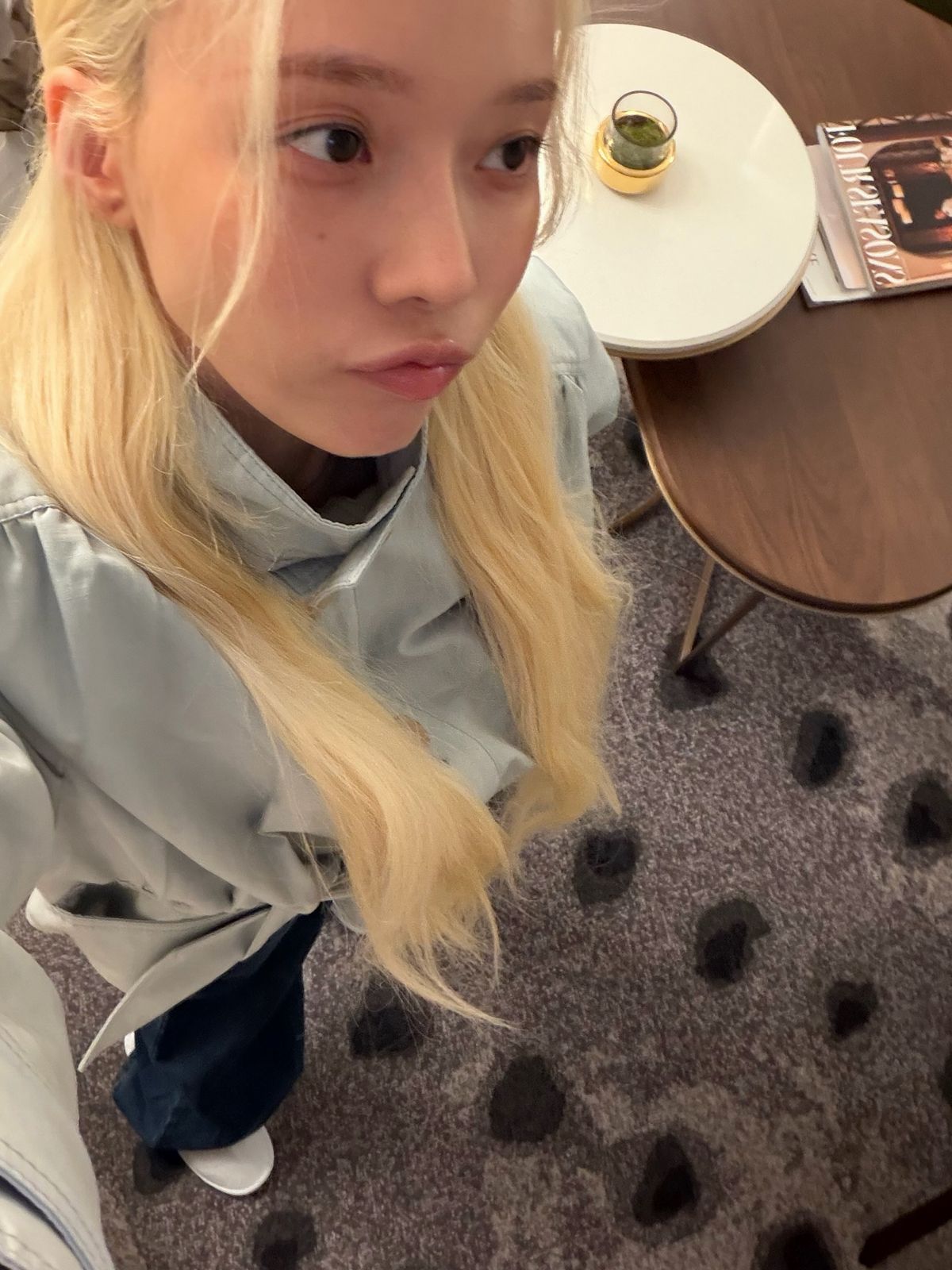 크림처럼 부드러운 느낌의 베이지 블론드를 연출한 윈터 | 인스타그램 @imwinter